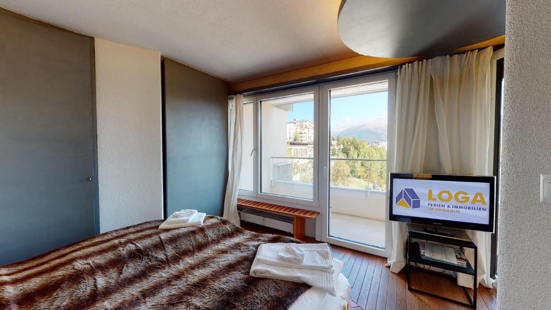 Apartment with Mountain View photo 3