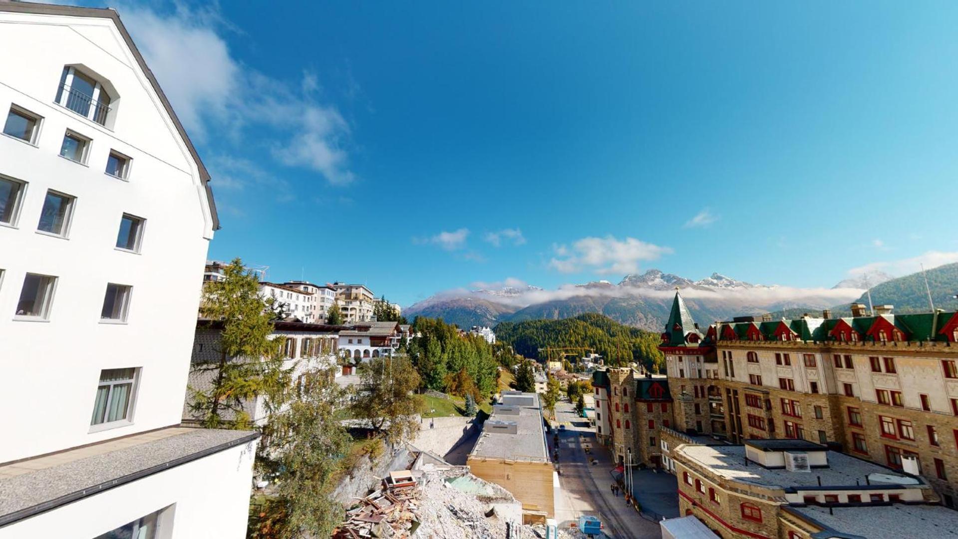 Apartment with Mountain View photo 2