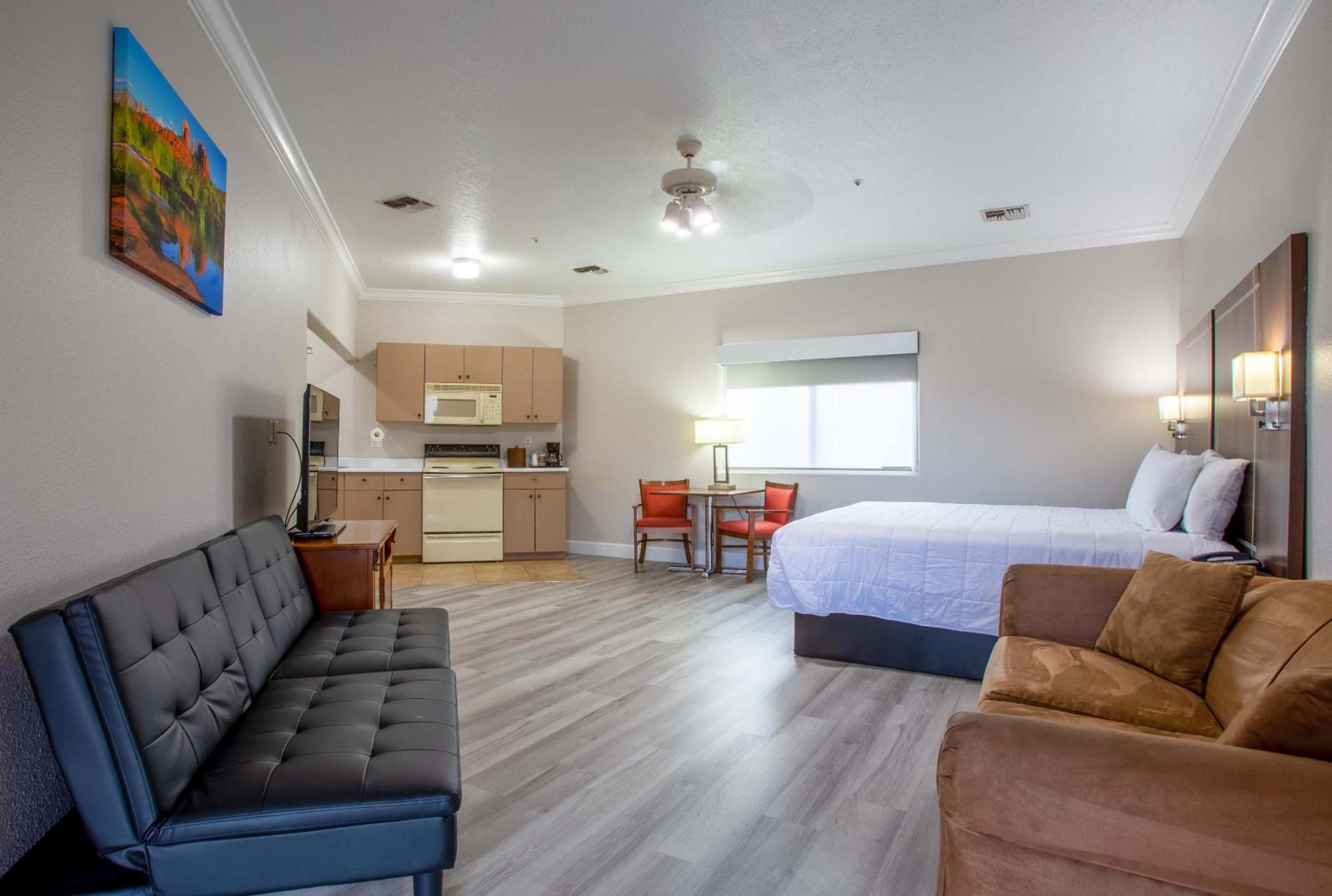 Cozy Kitchenette King Suite