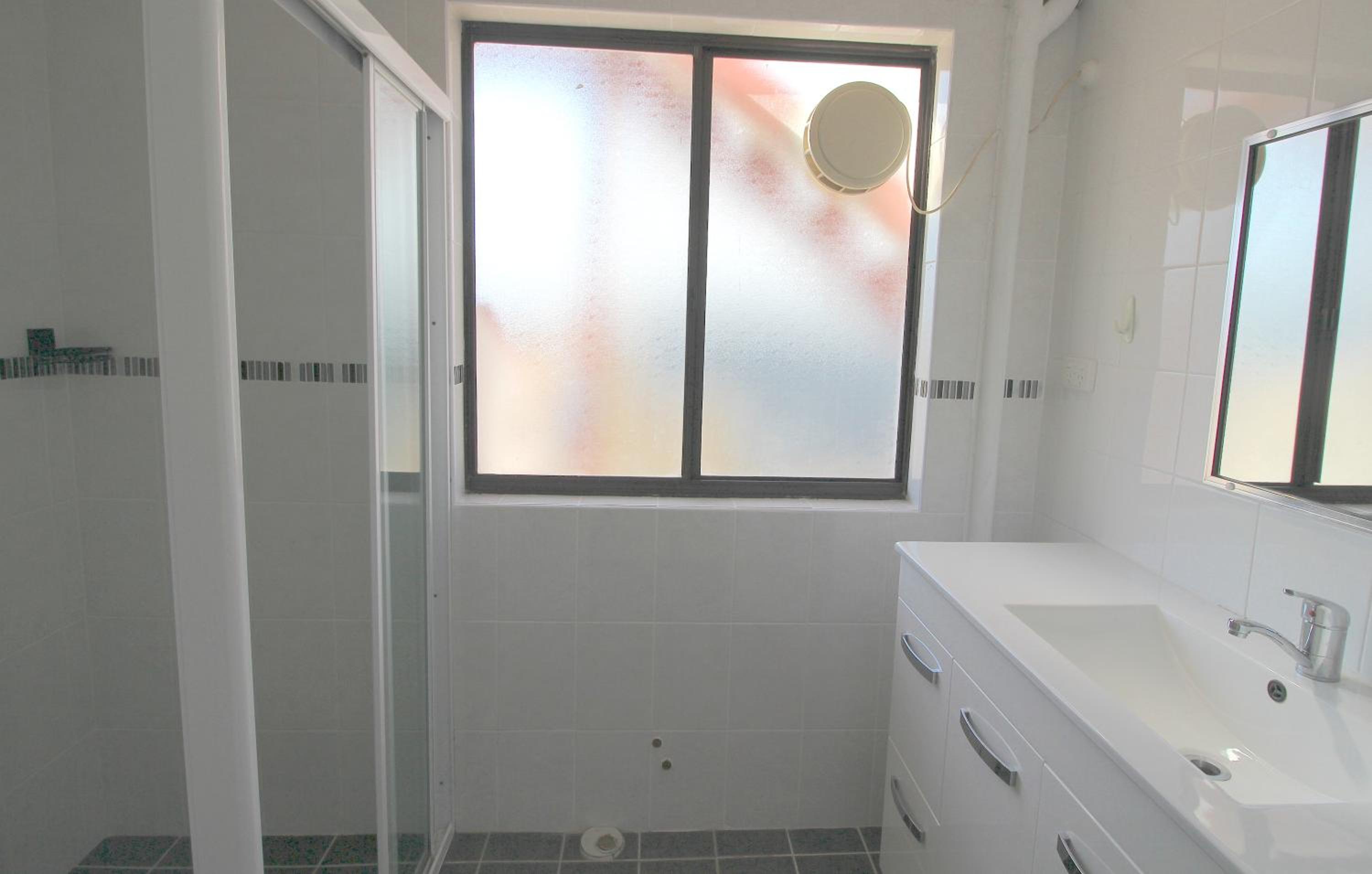 Two-Bedroom Suite - Photo 4