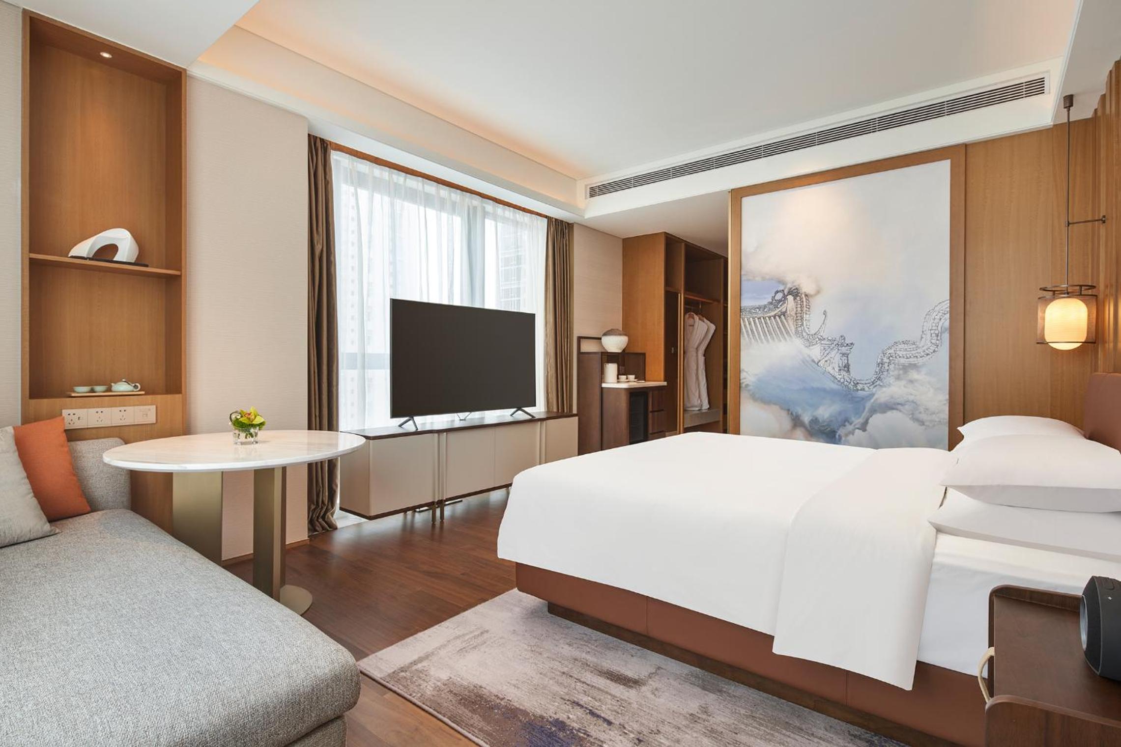 King Room with City View - Photo 3