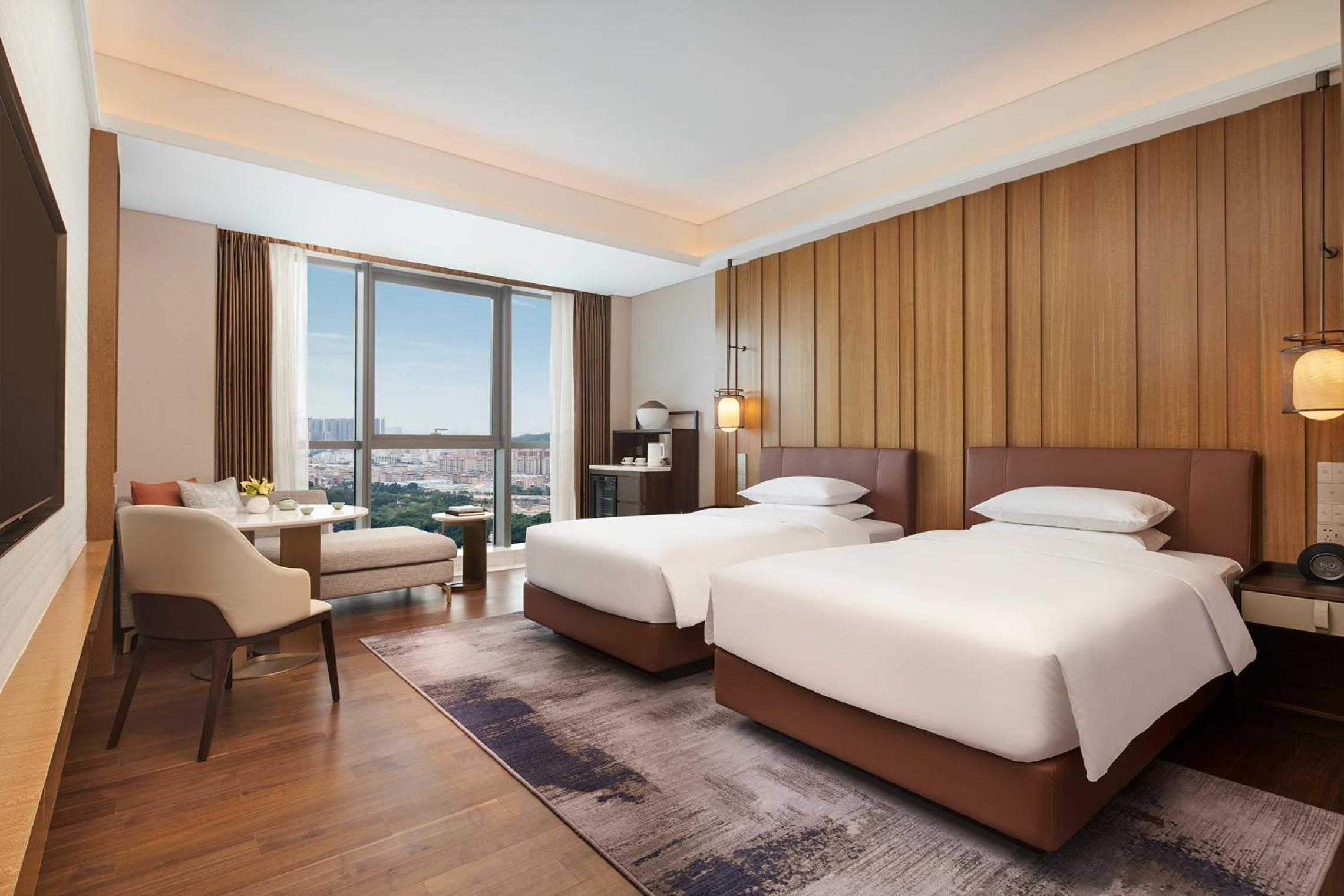 Twin Room with City View - Photo 2