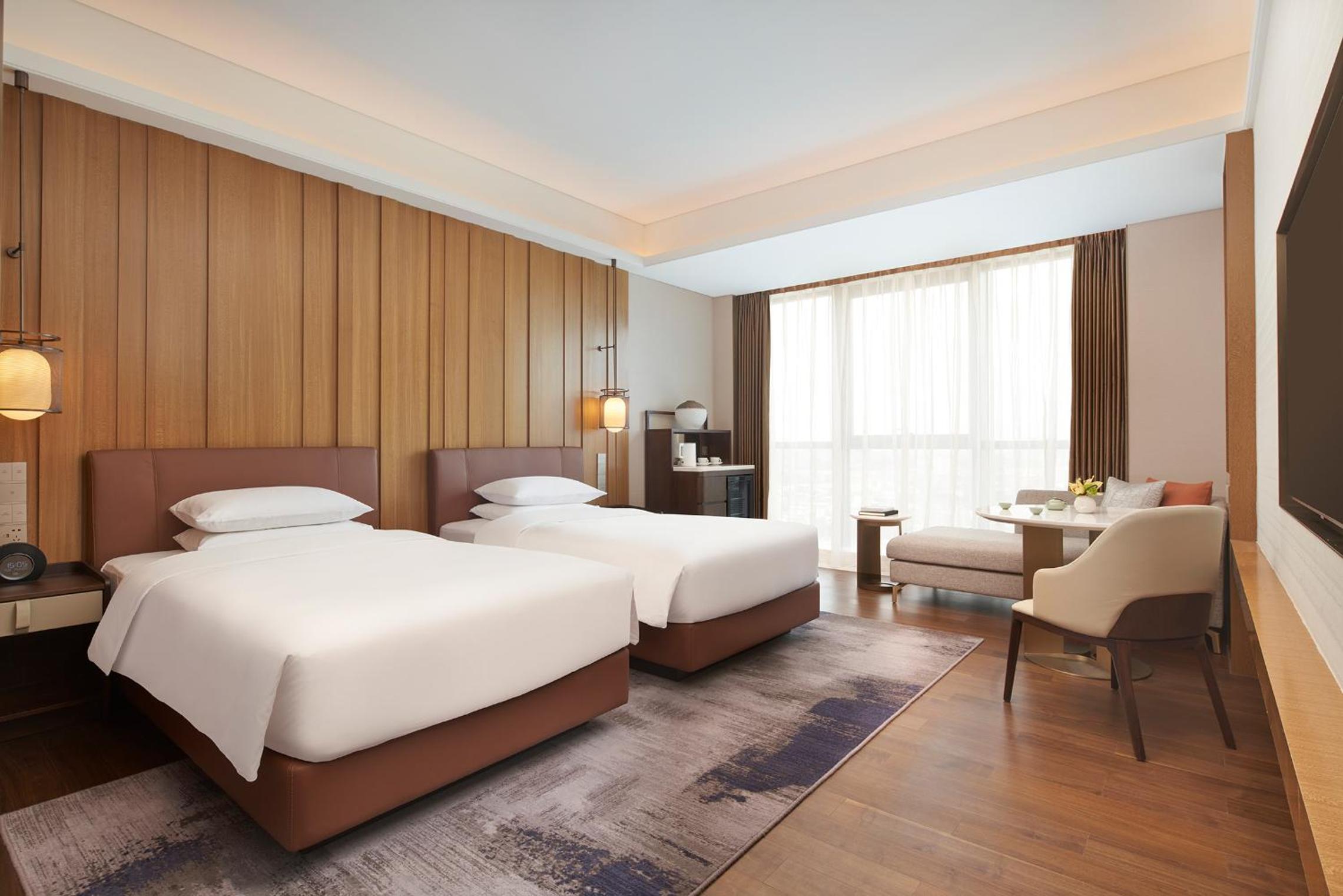 Twin Room - Club Access - Photo 2