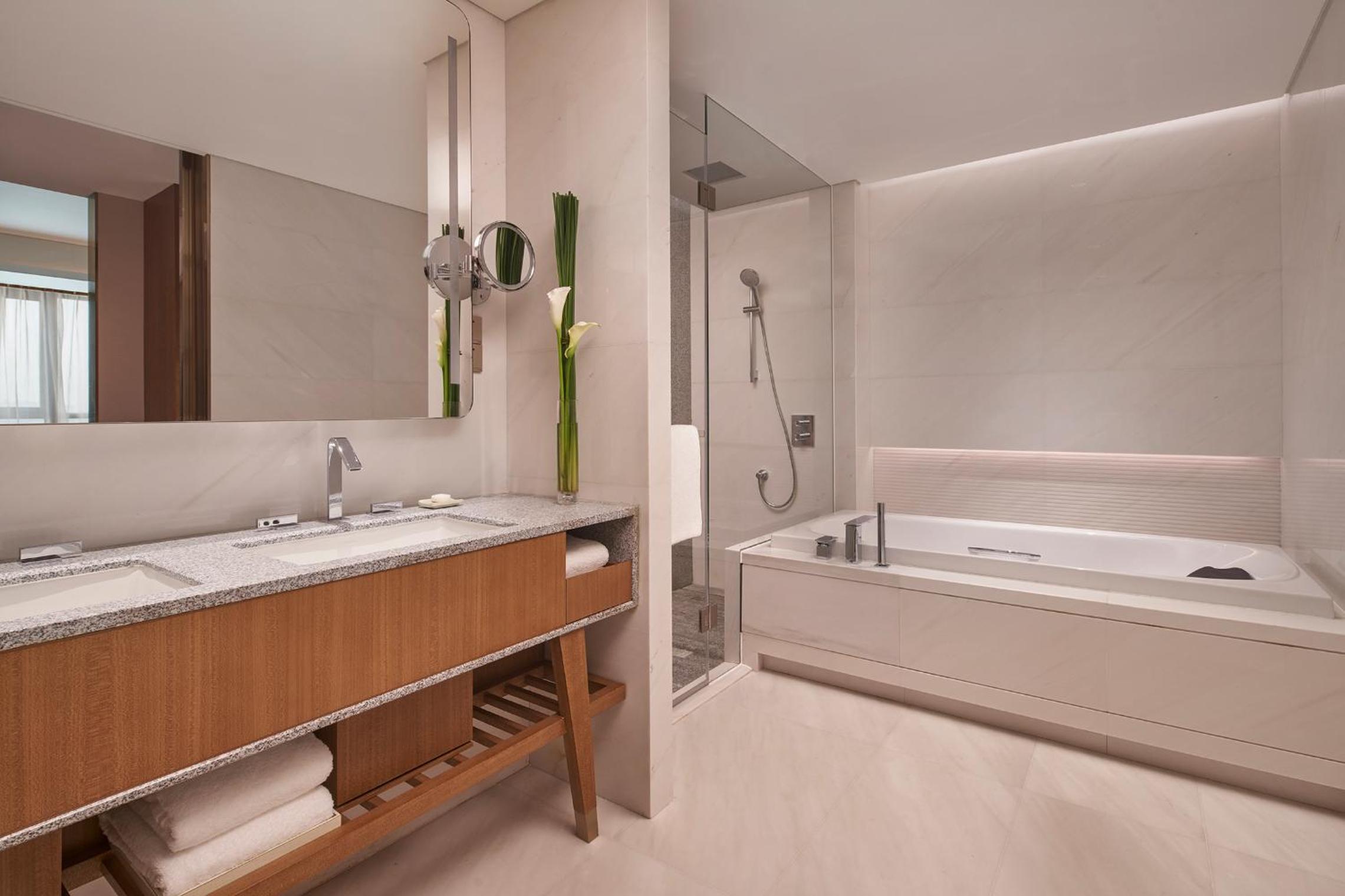Deluxe Regency Suite - Photo 3
