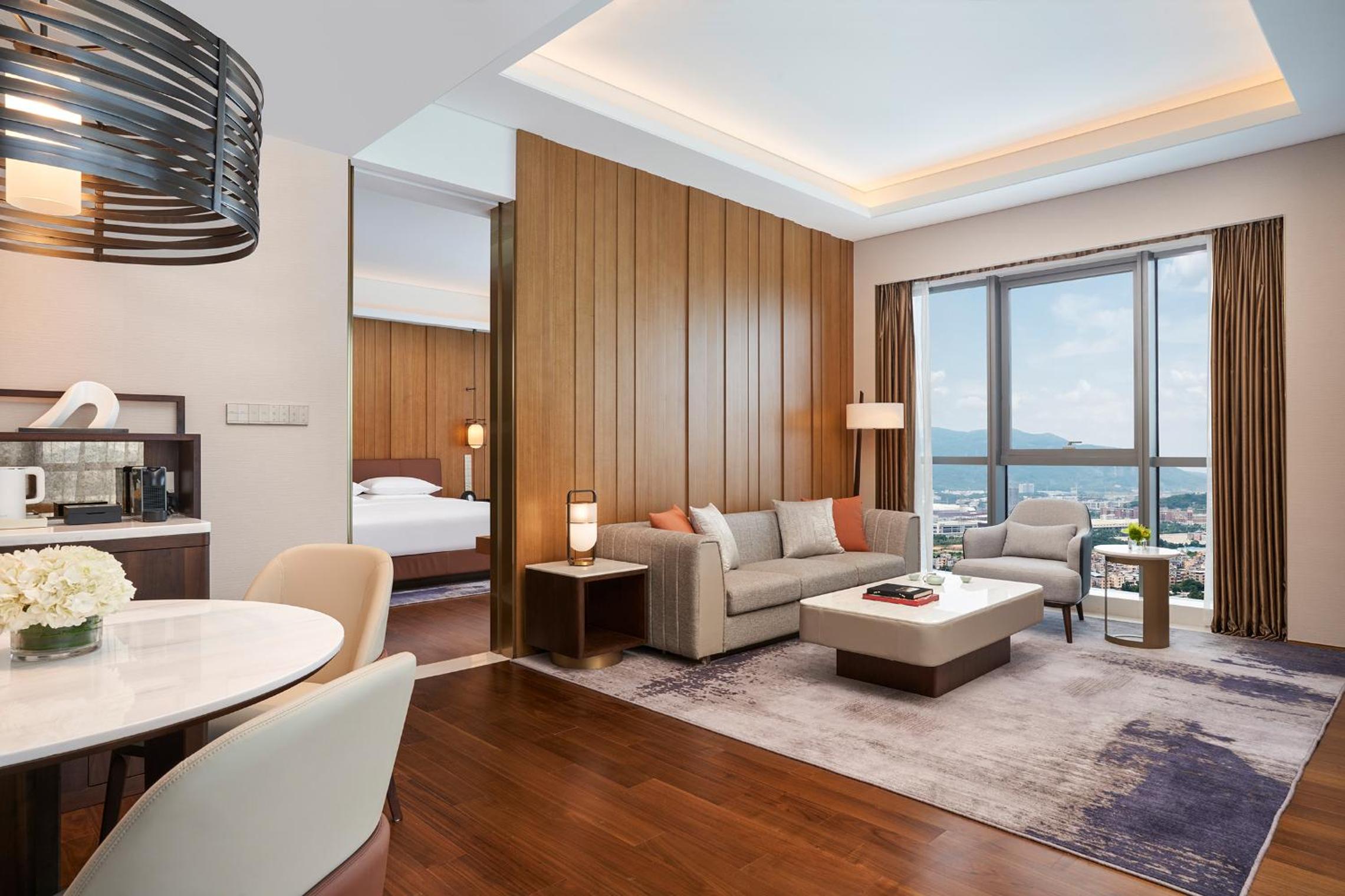 Deluxe Regency Suite - Photo 2