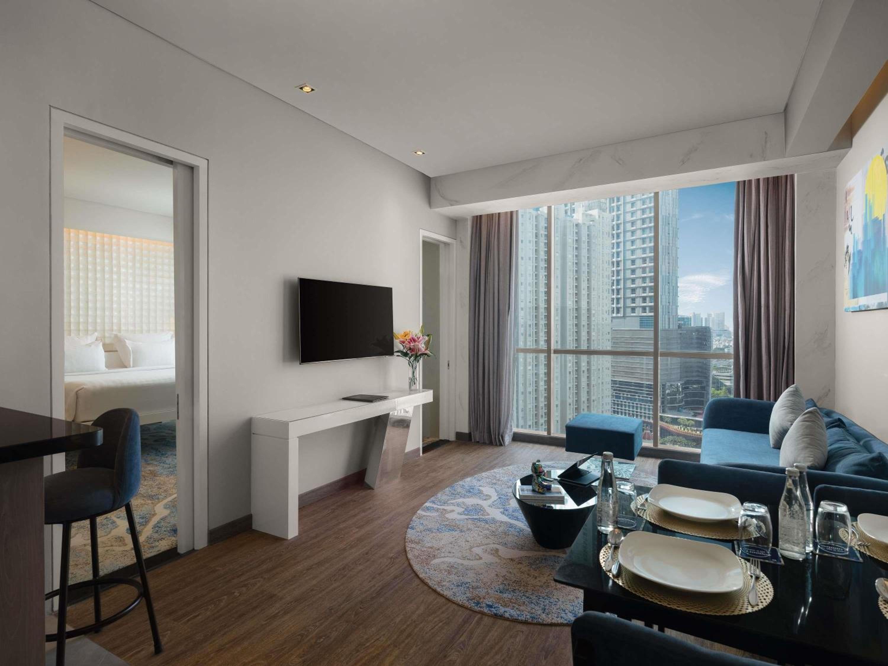 One-Bedroom Pullman Suite Apartment with Central Park View thumbnail 6