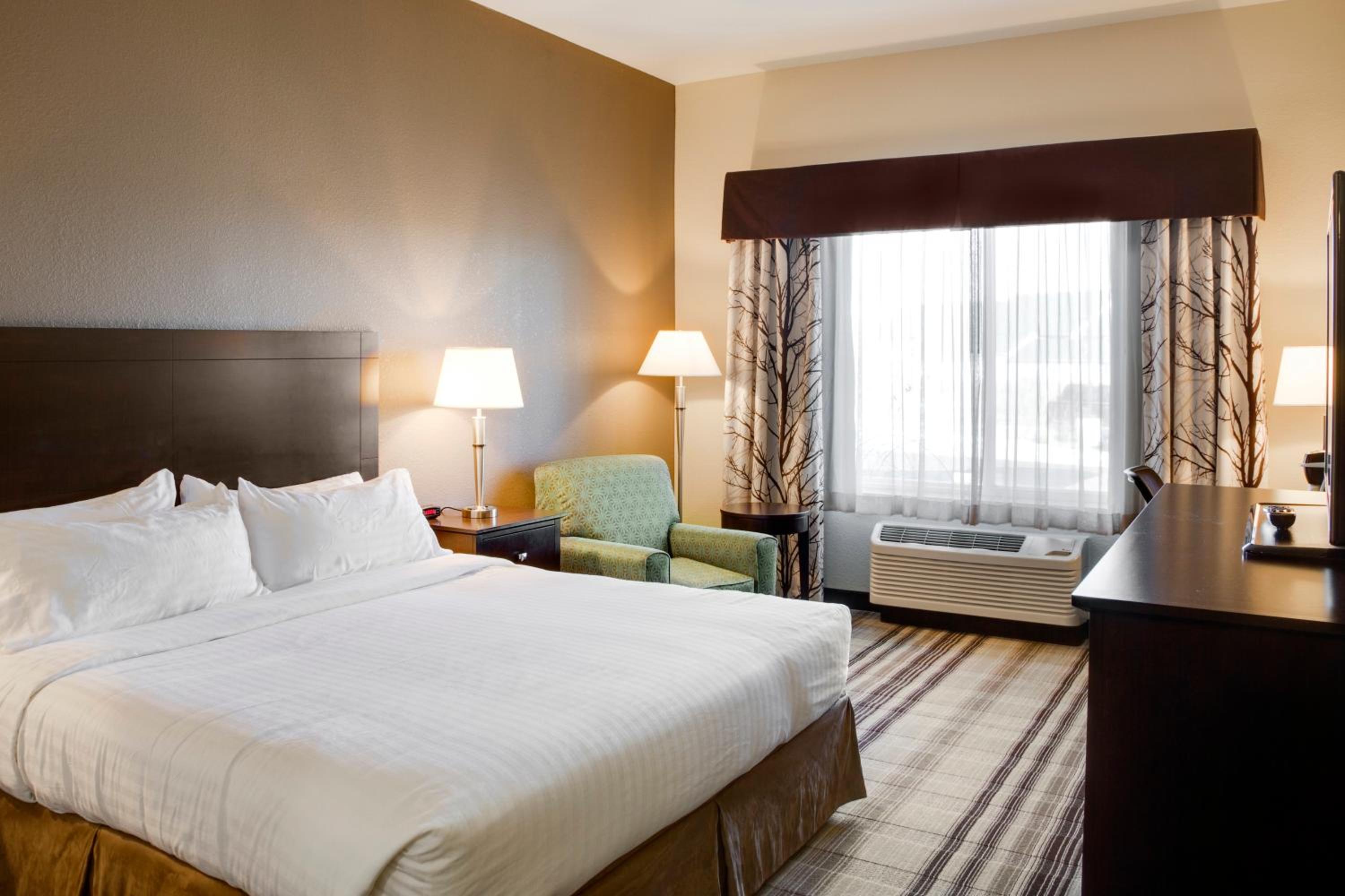 Standard King Room photo 3