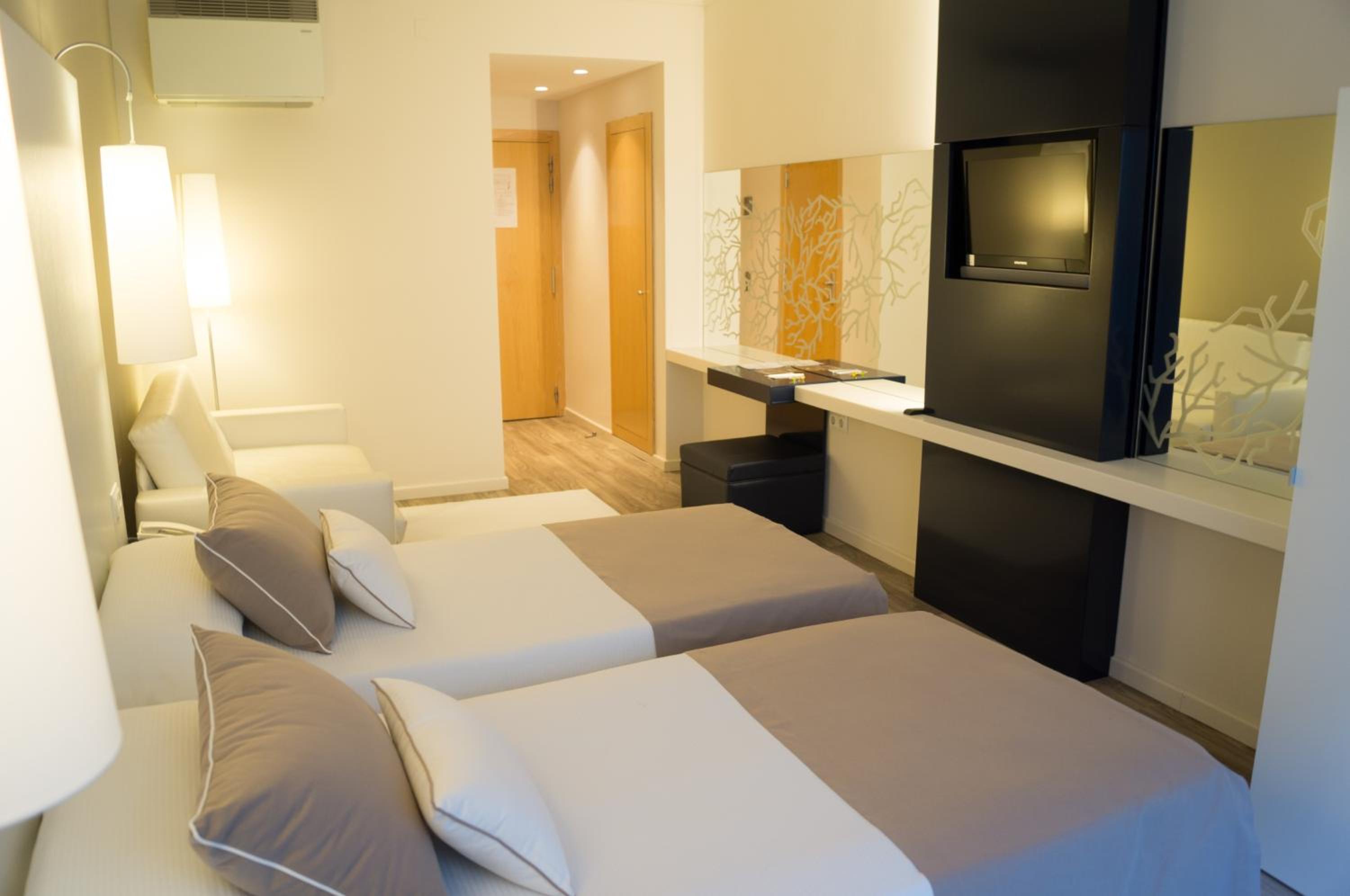 Standard Double or Twin Room - Photo 4