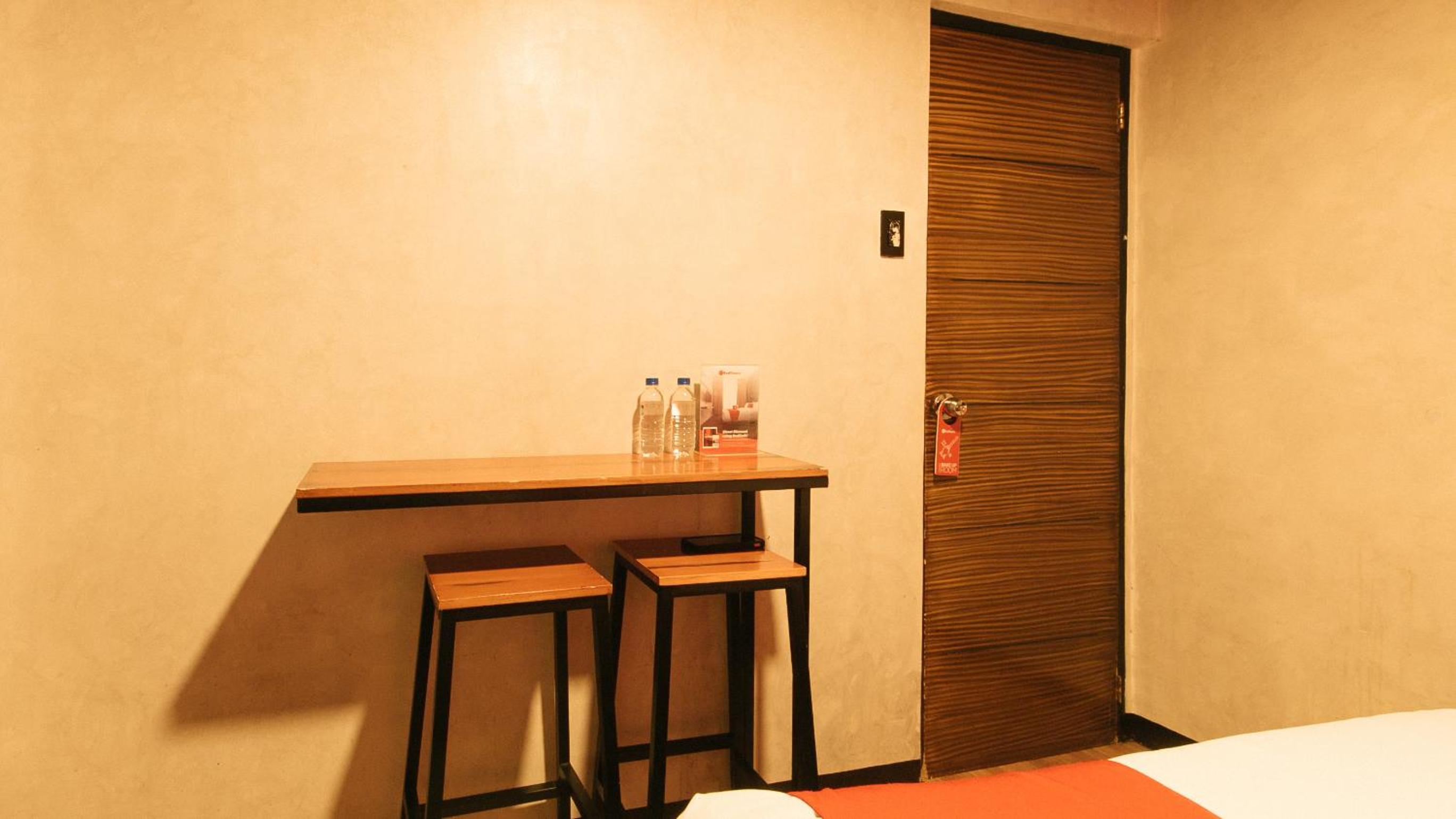 Standard Double Room - Photo 11