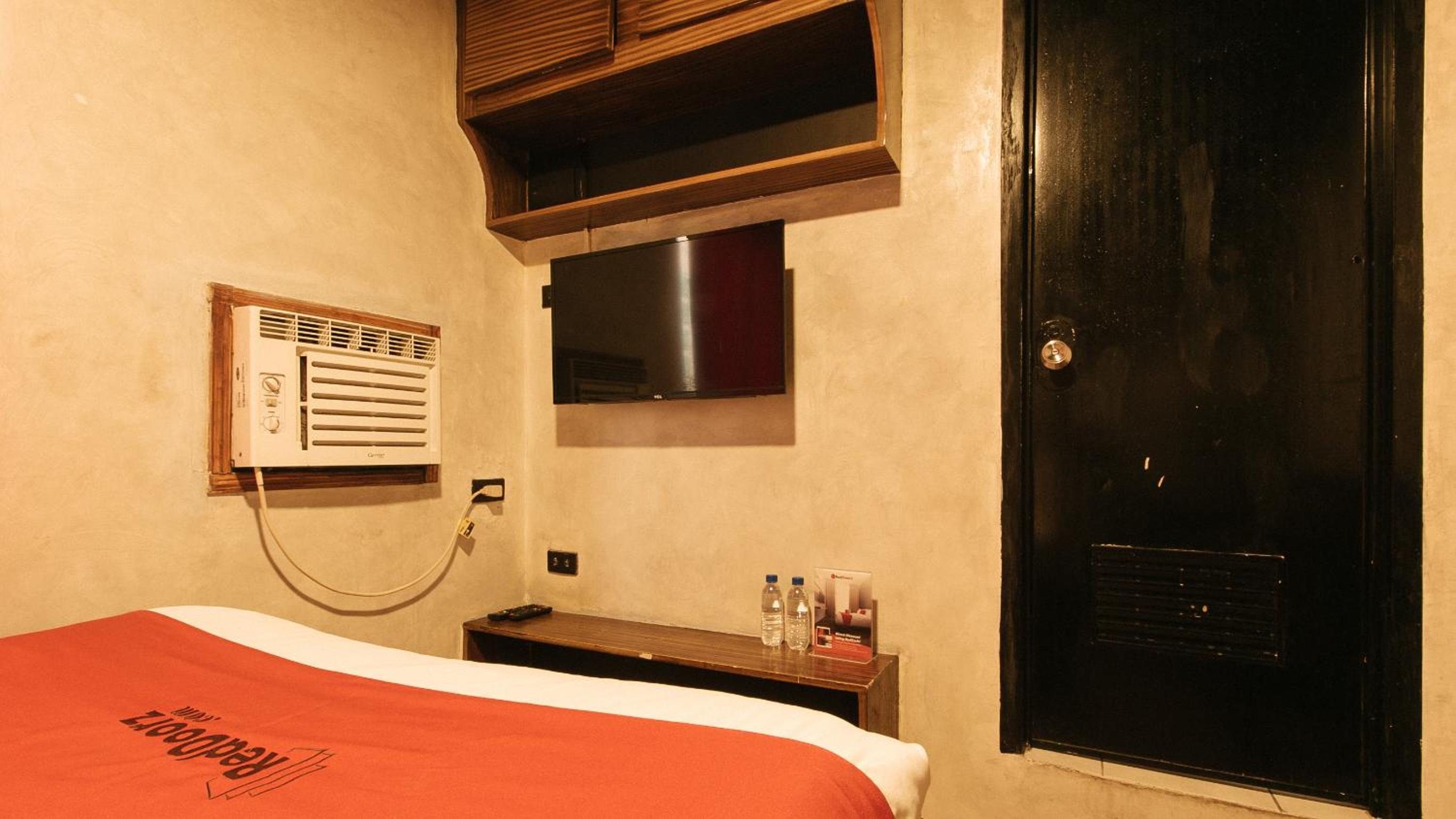 Standard Double Room - Photo 8