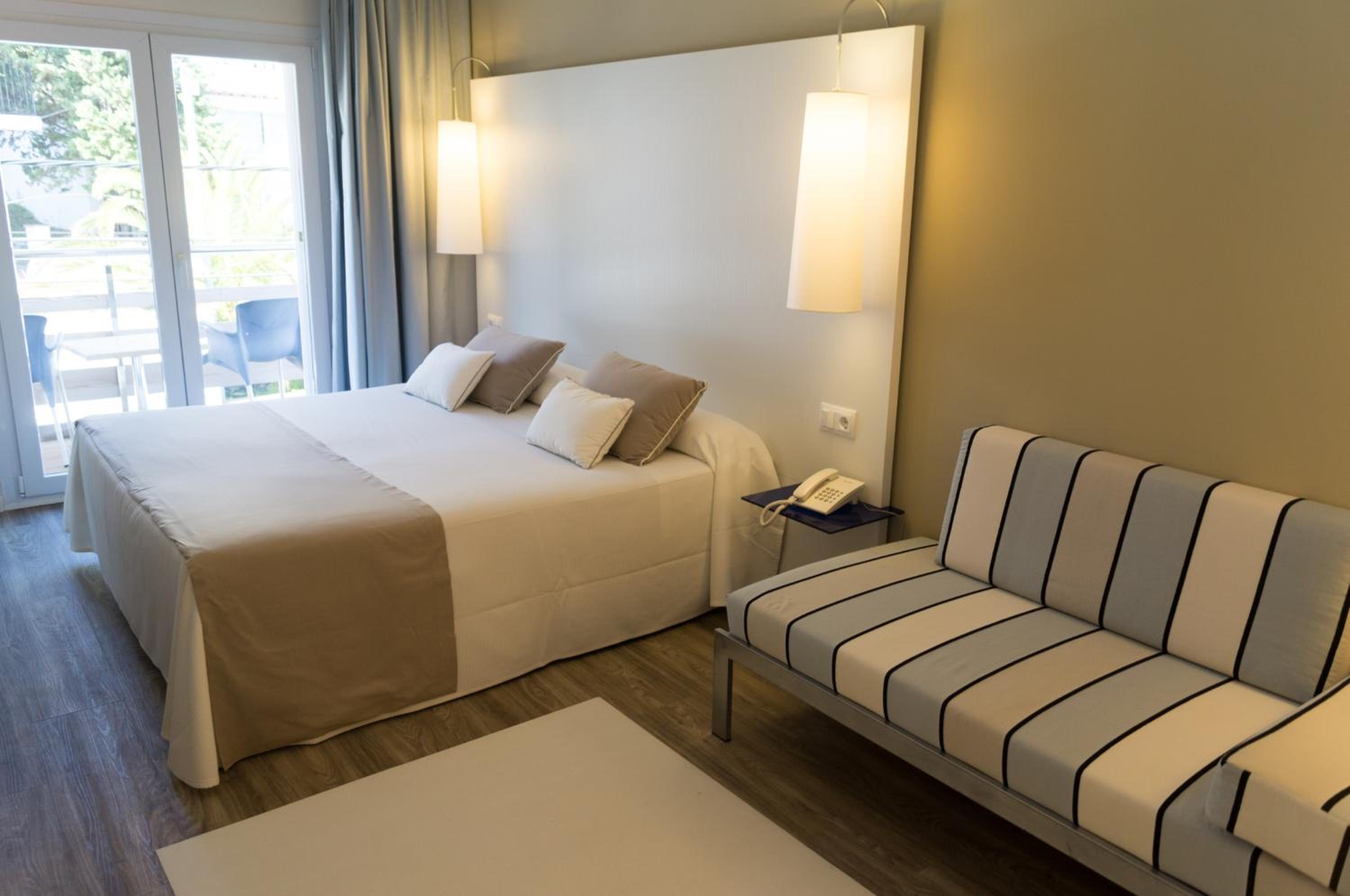 Standard Double or Twin Room - Photo 6