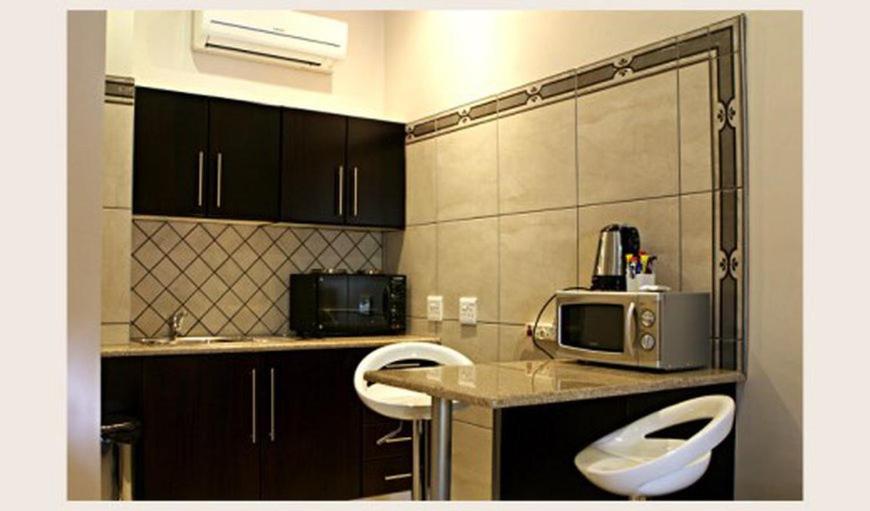 Twin Room with Bath - Photo 2