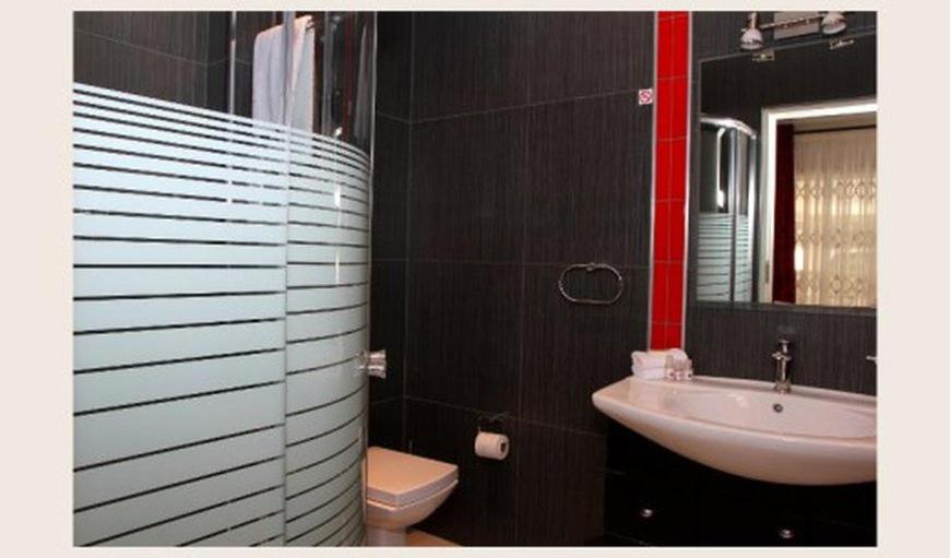 Twin Room with Bathroom - Photo 5