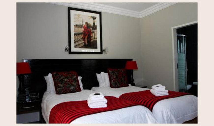 Twin Room with Bathroom - Photo 6