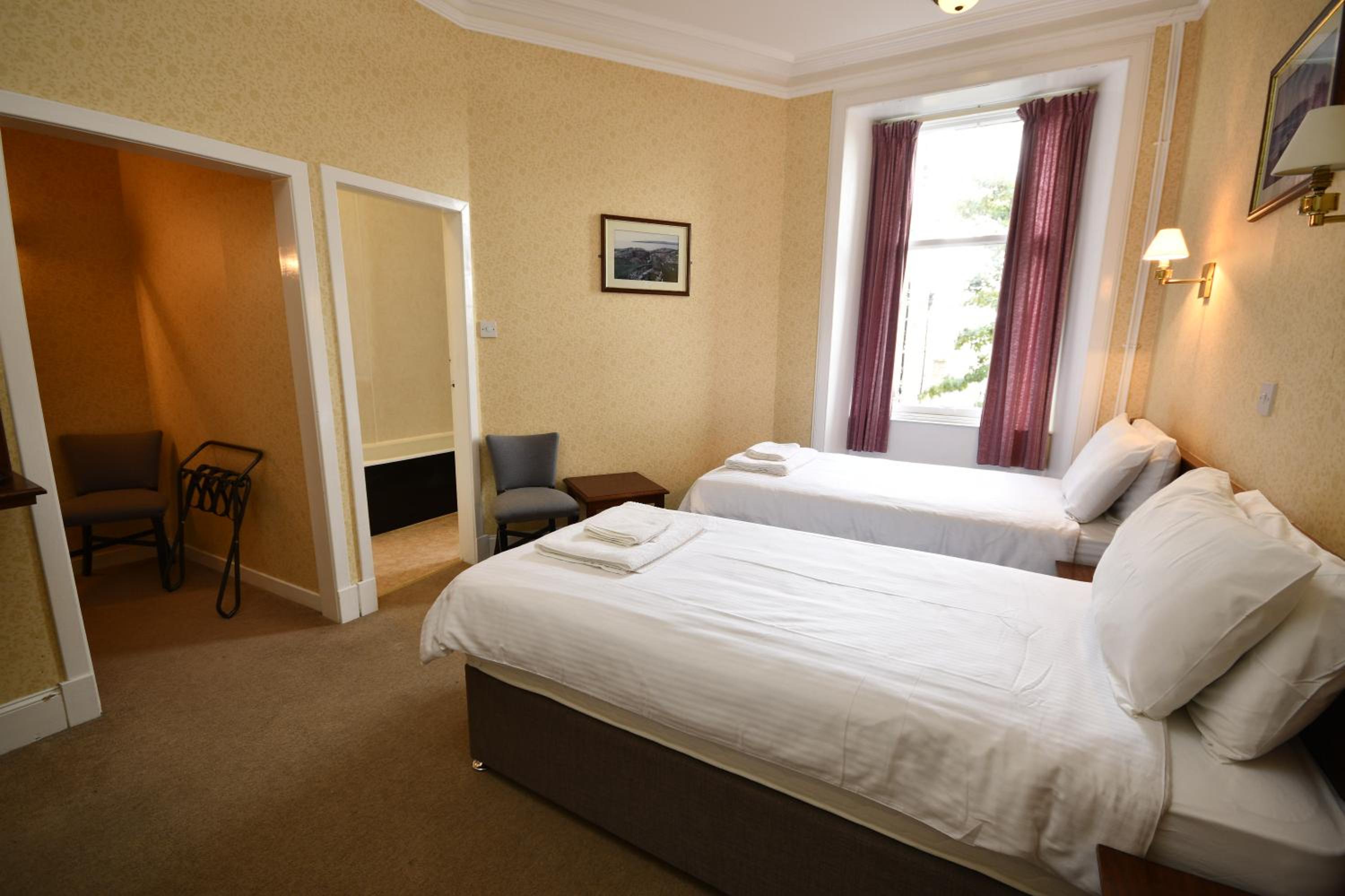Twin Room with Private Bathroom - Photo 1