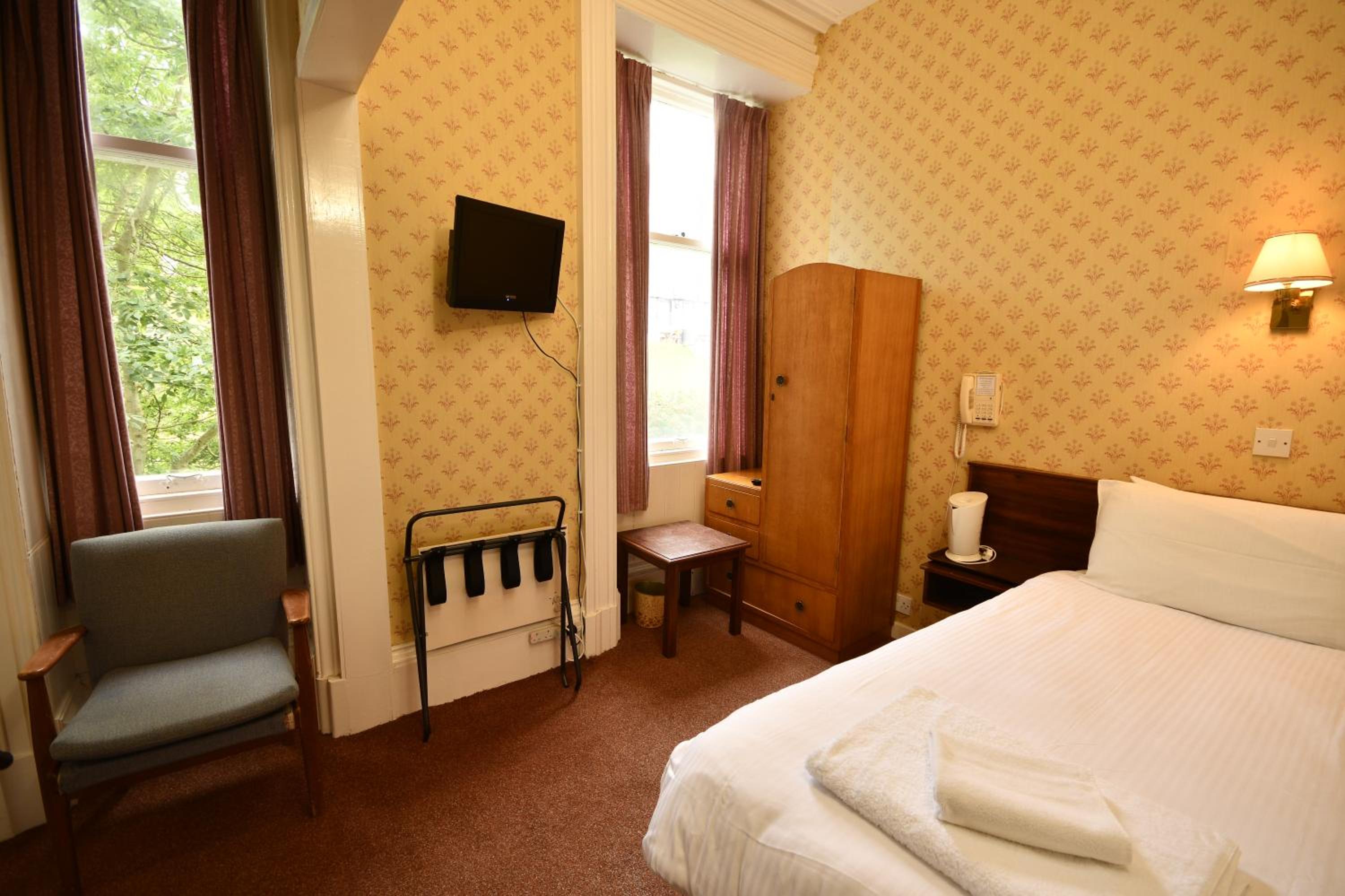 Double Room with Private Bathroom - Photo 16