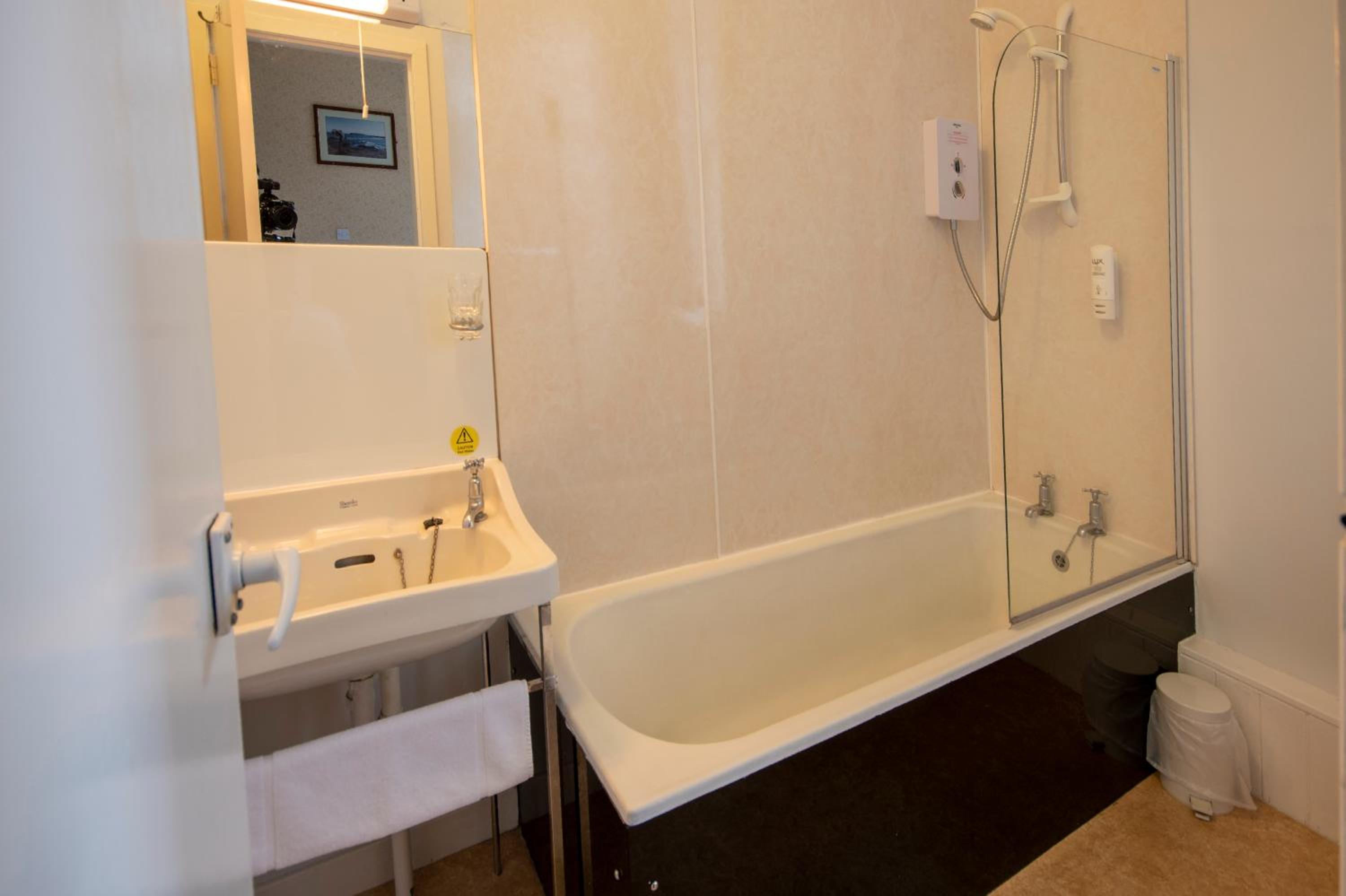 Double Room with Private Bathroom - Photo 15