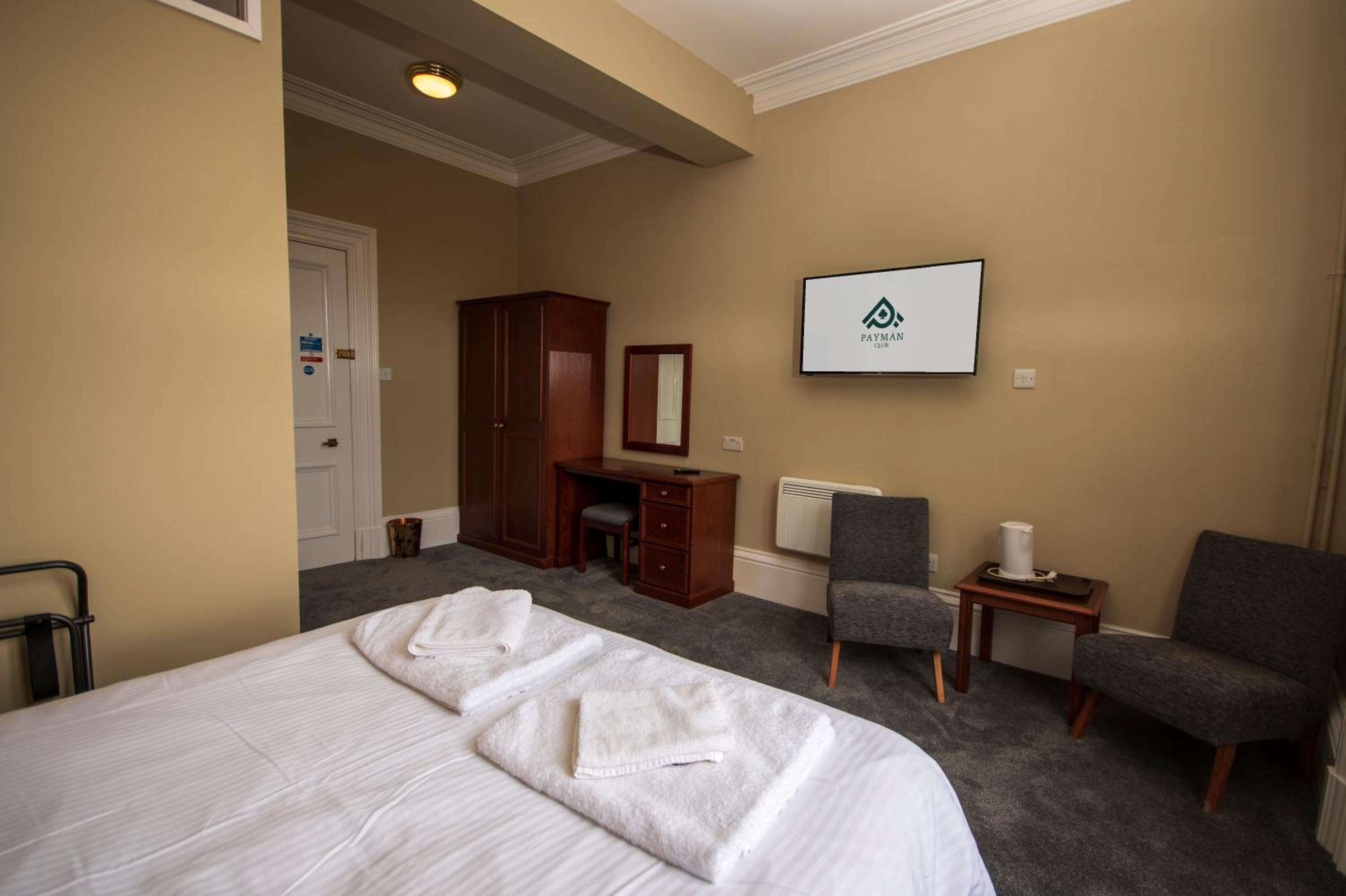 Double Room with Private Bathroom - Photo 13
