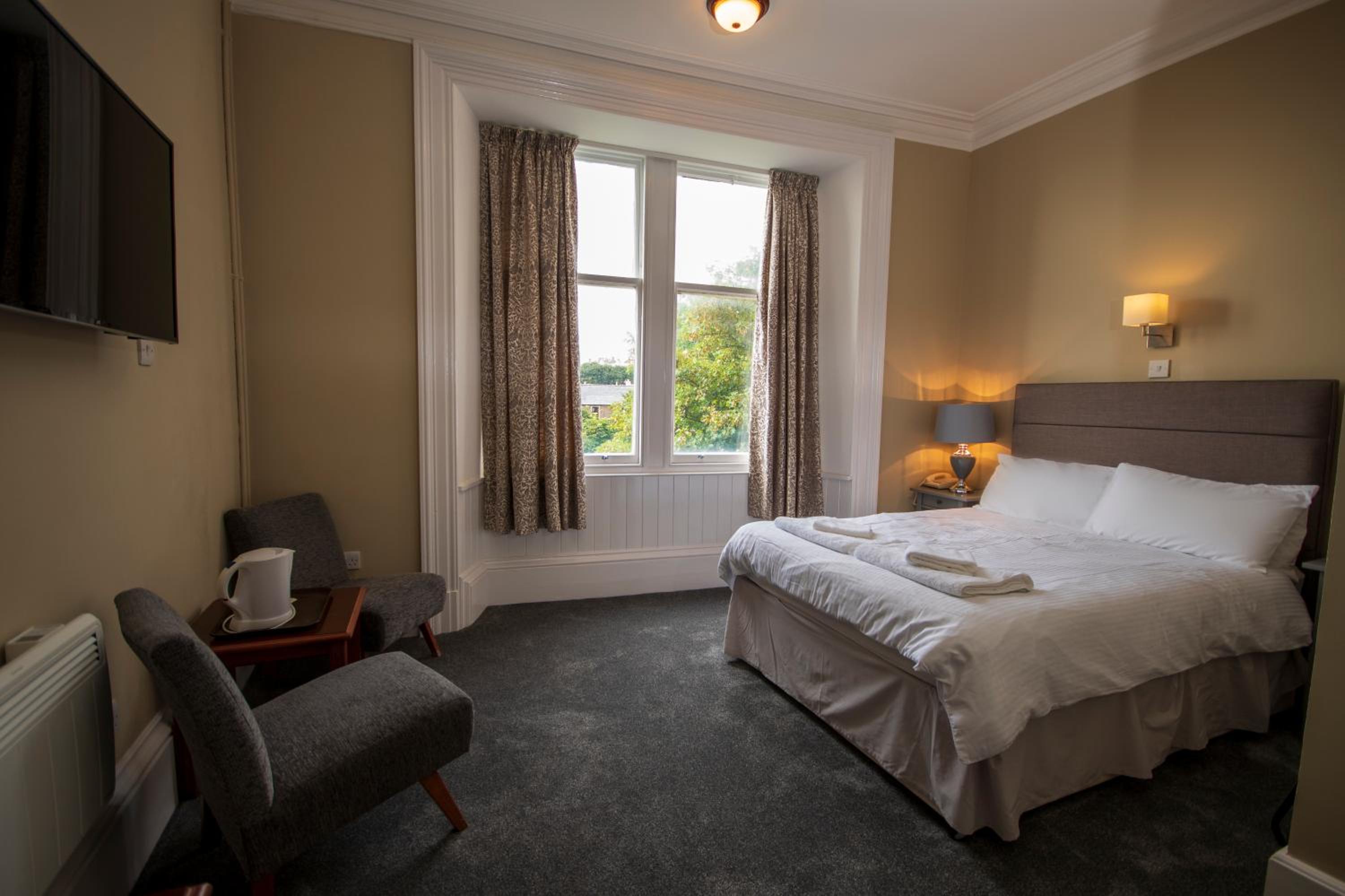 Double Room with Private Bathroom - Photo 11