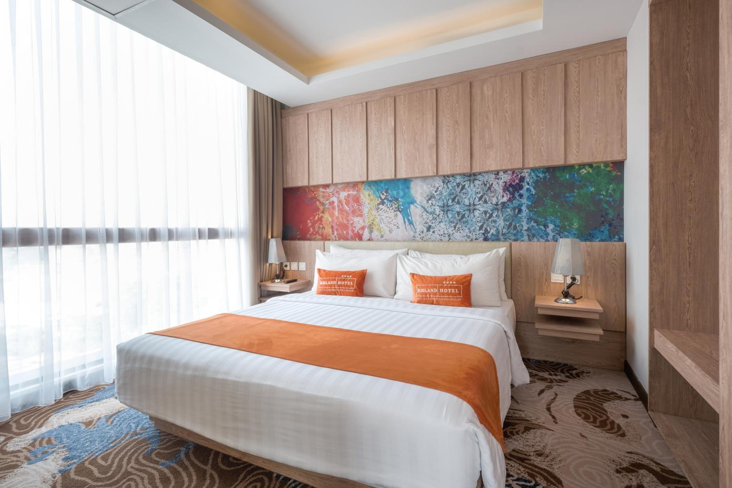 Executive Suite - Photo 14