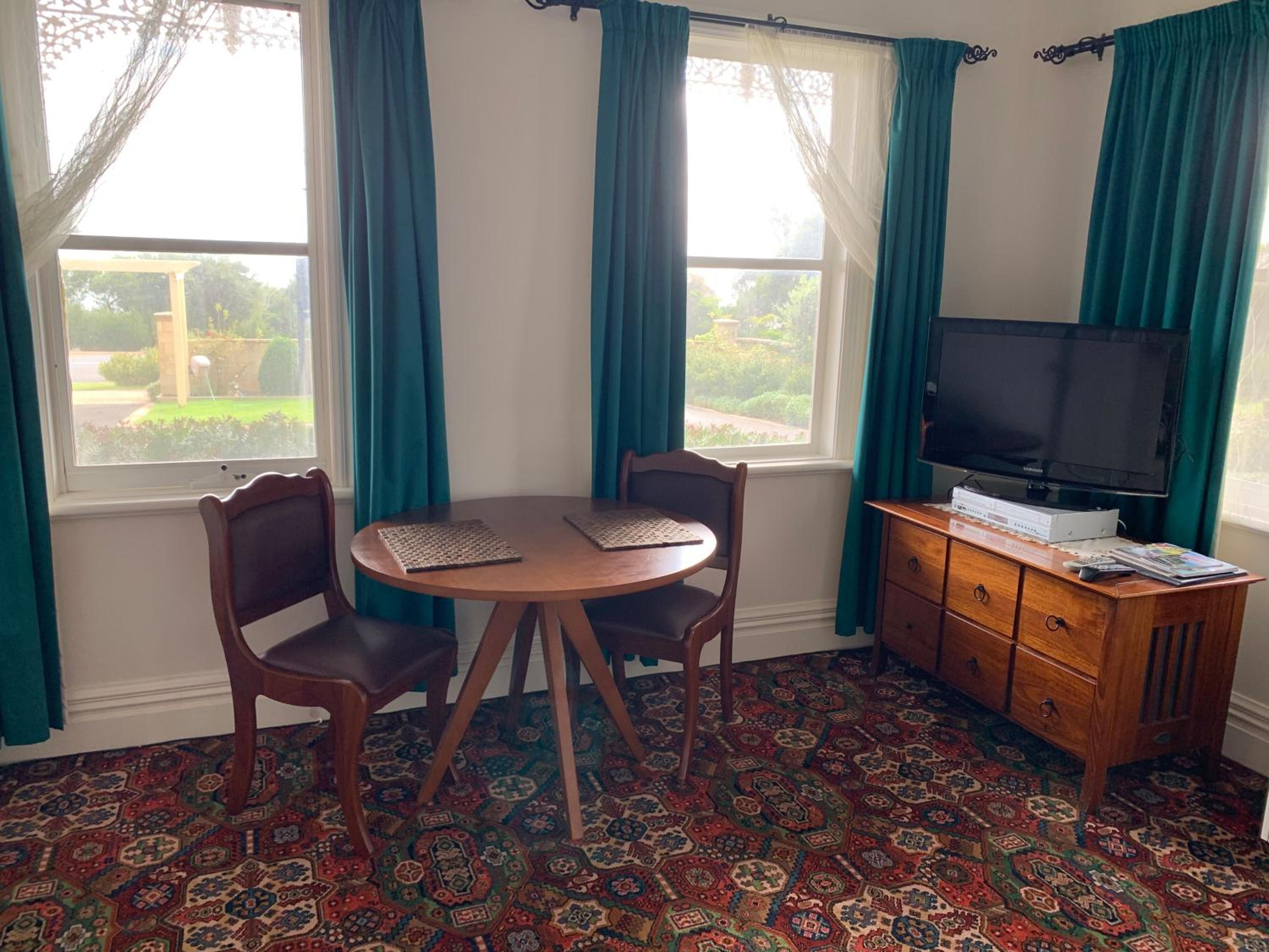 Deluxe King Suite