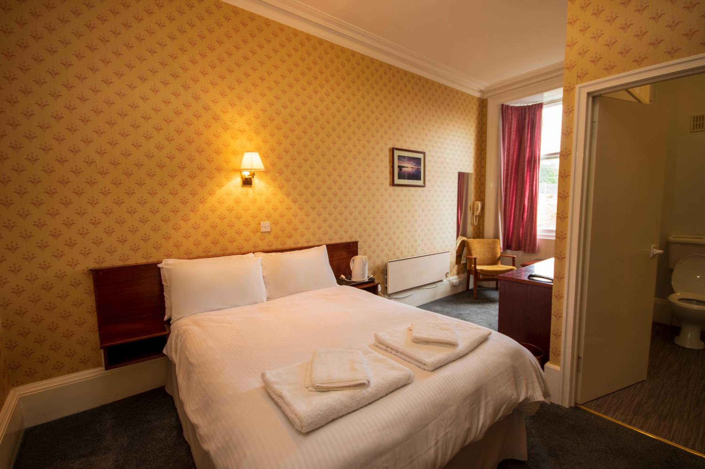 Double Room with Private Bathroom - Photo 6