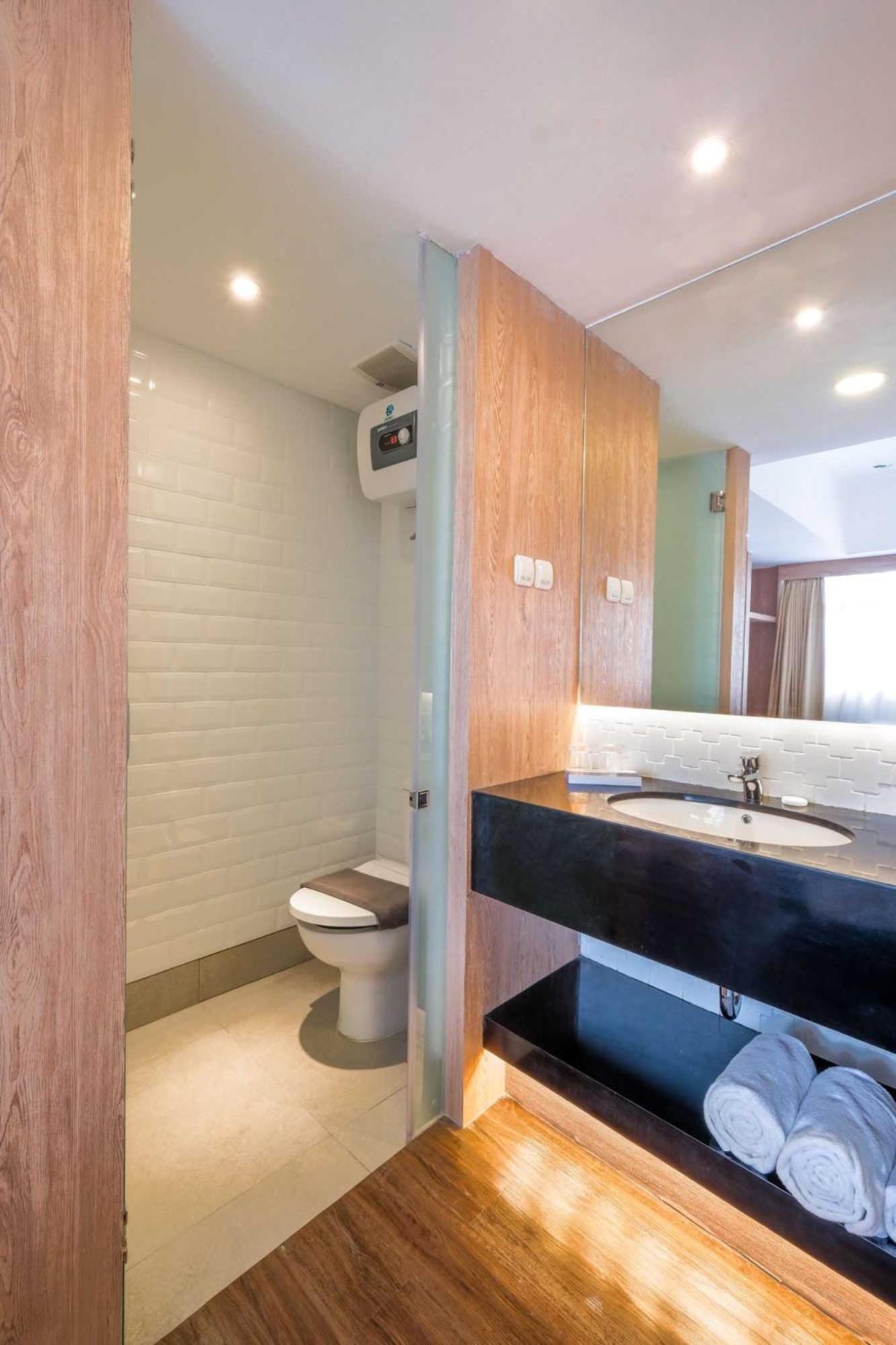 Suite with Balcony - Photo 6