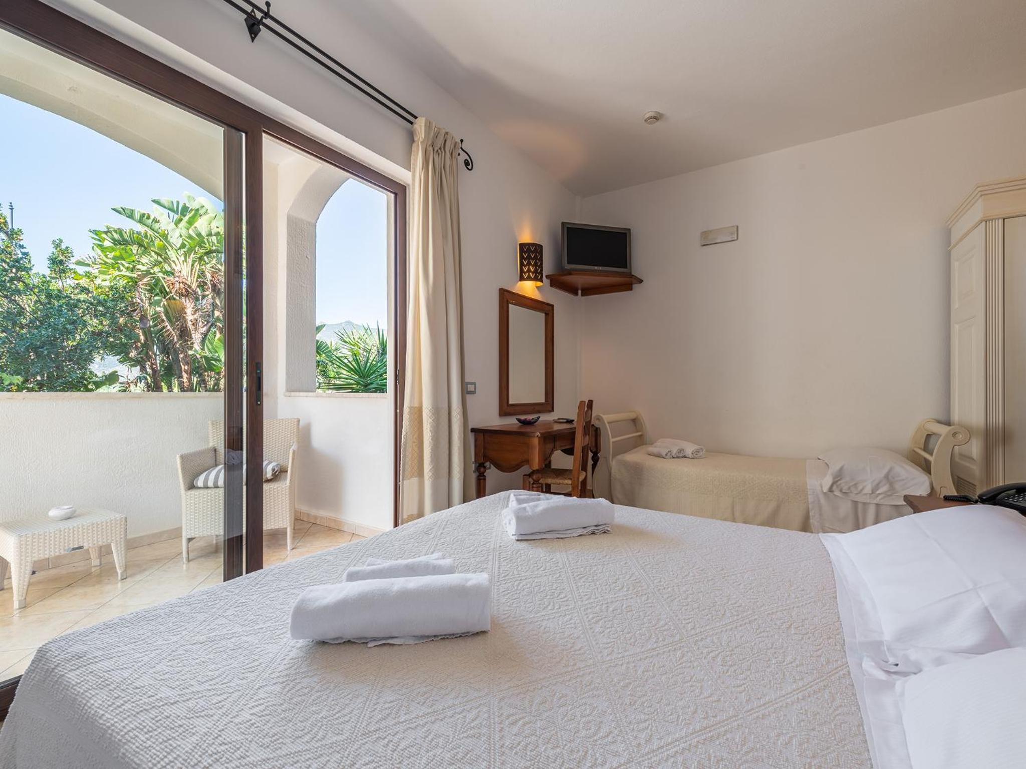 Triple Room with Balcony - Photo 2