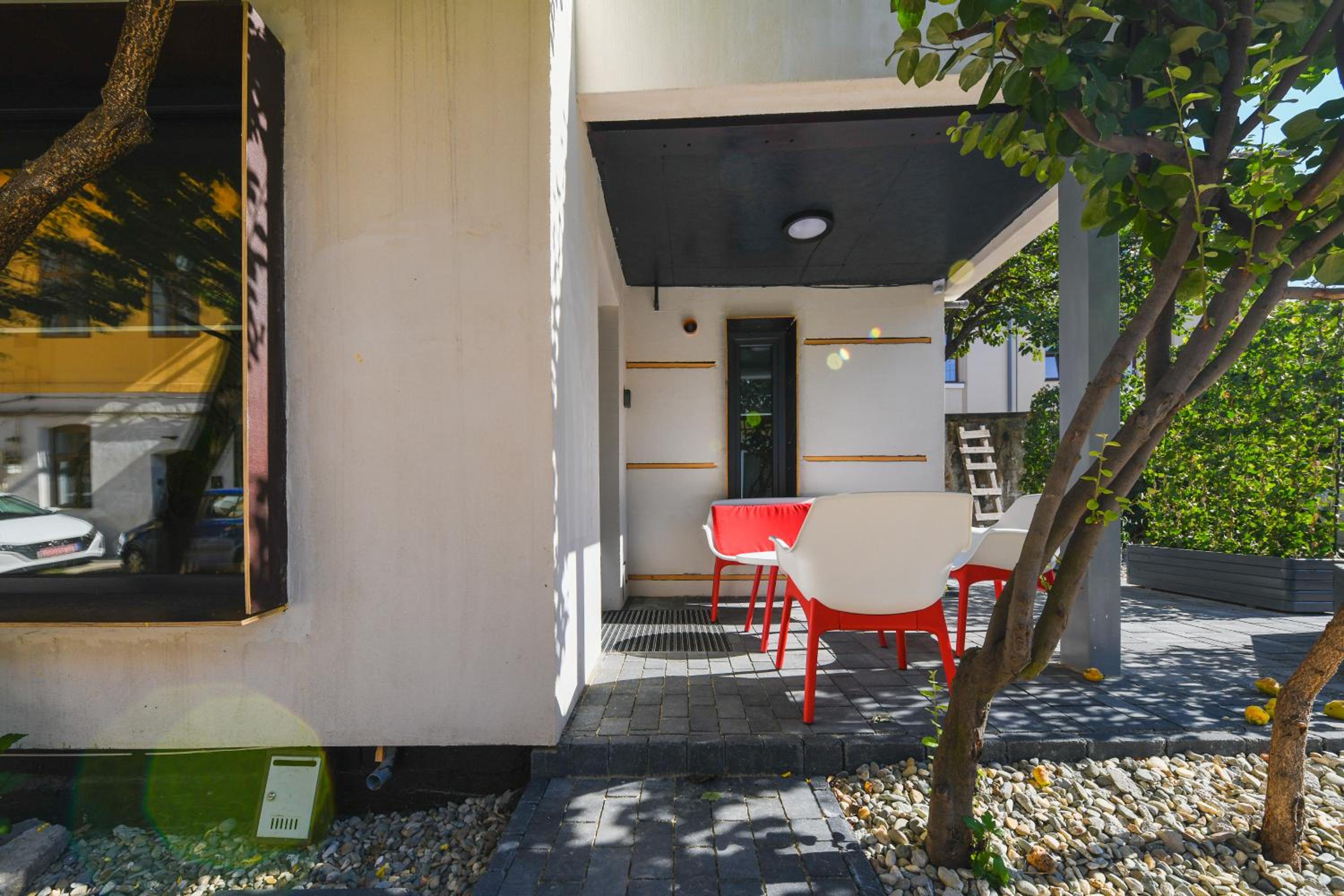 One-Bedroom Apartment - Photo 28