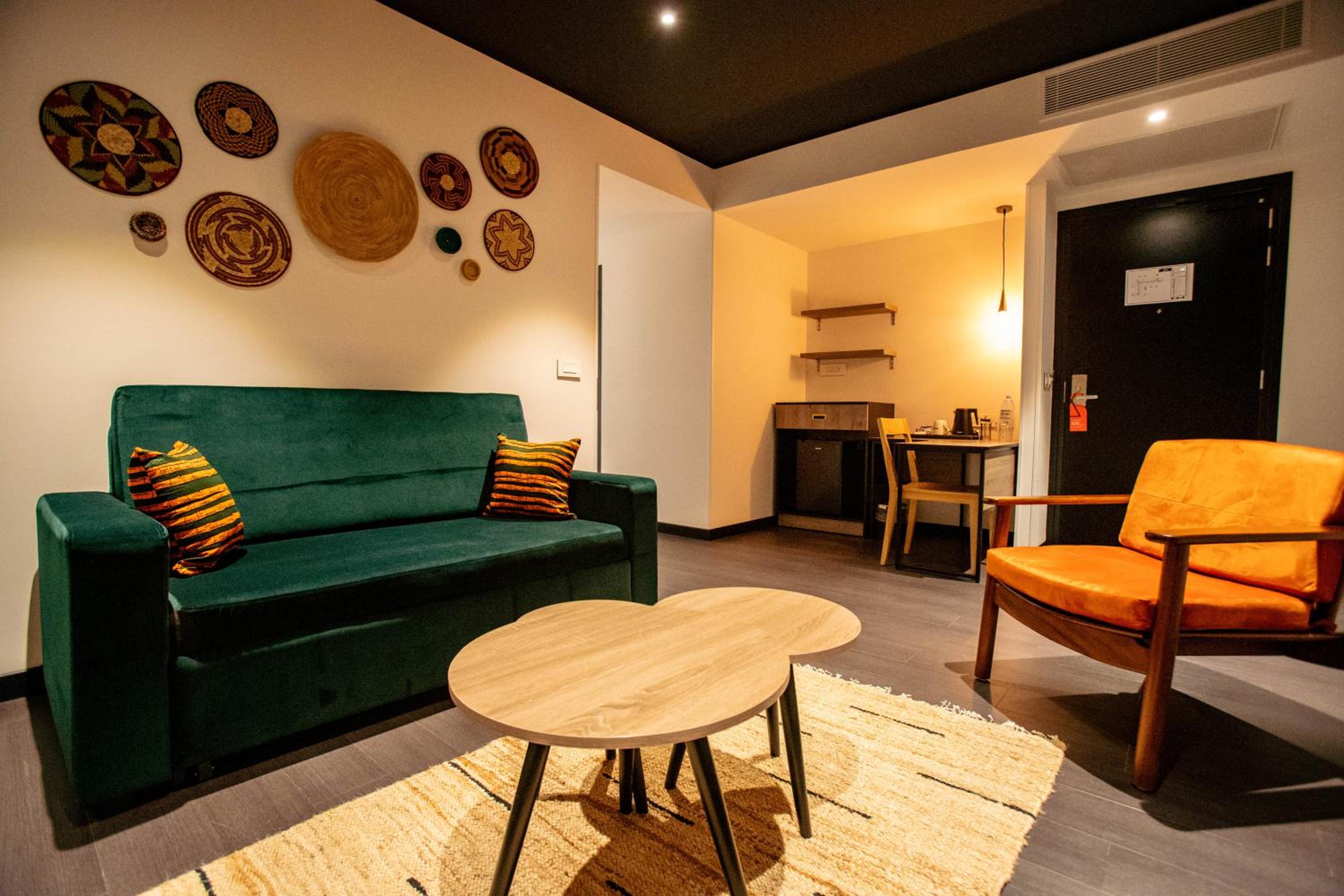 Suite - Photo 3