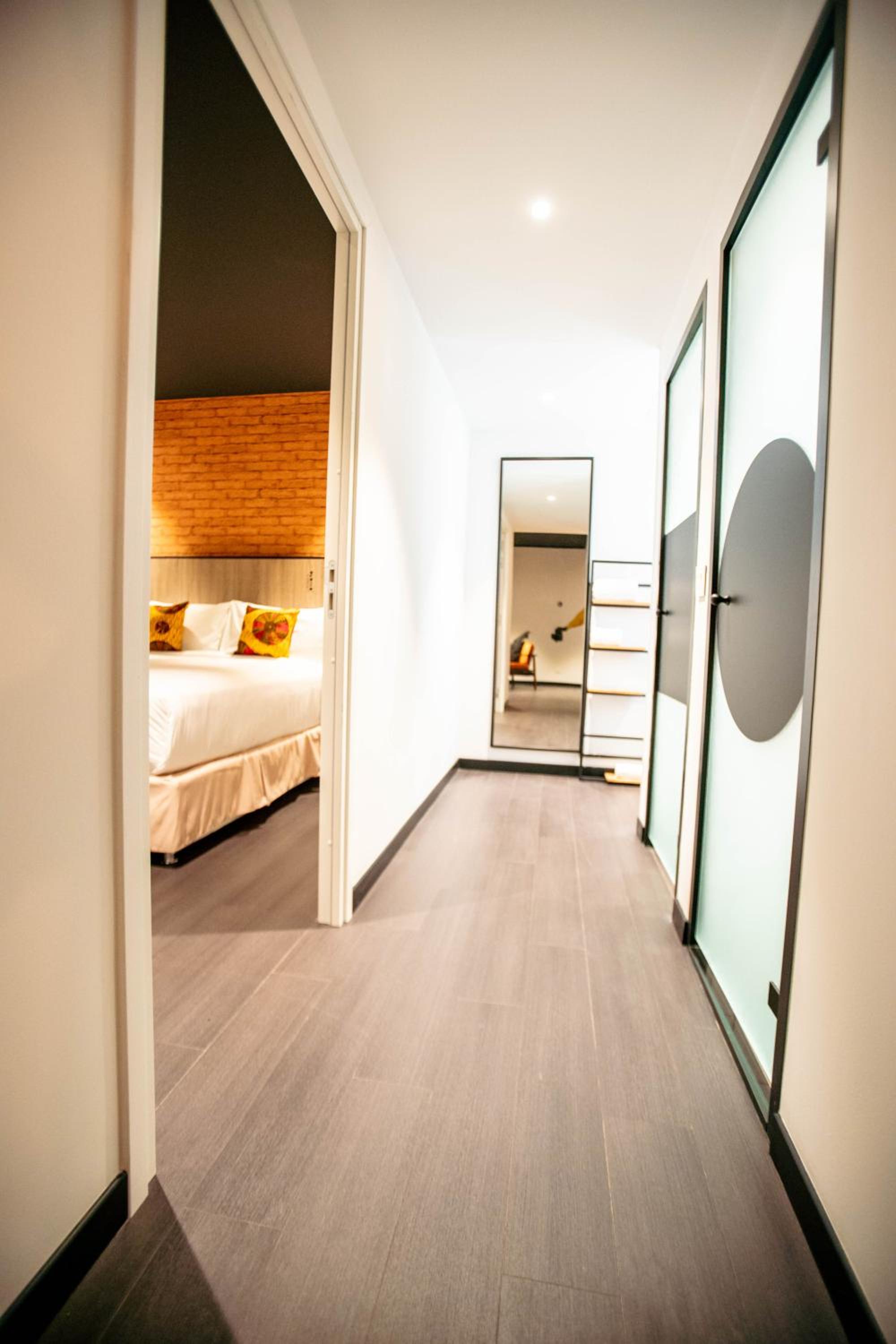 Suite - Photo 5