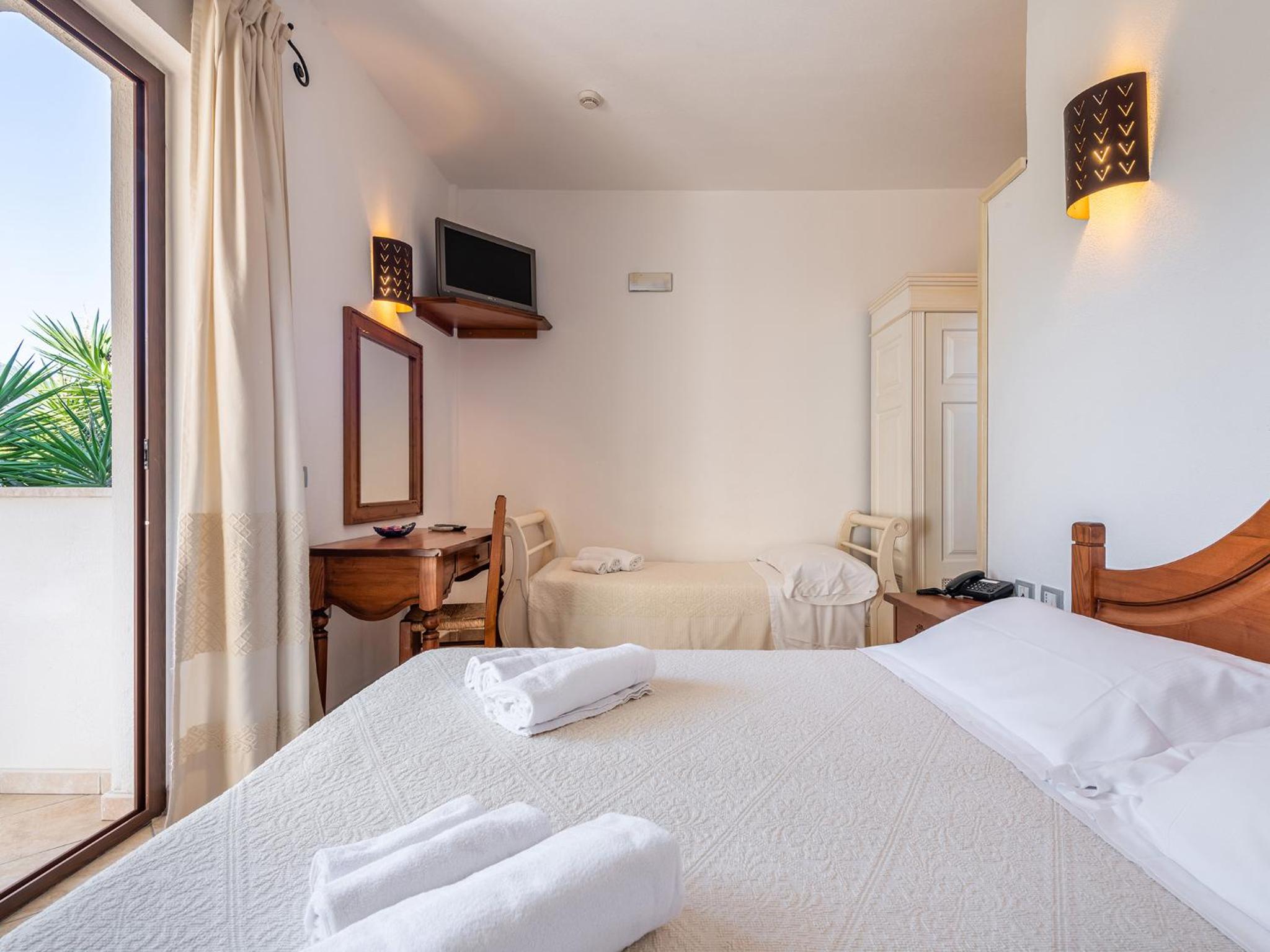 Triple Room with Balcony - Photo 4
