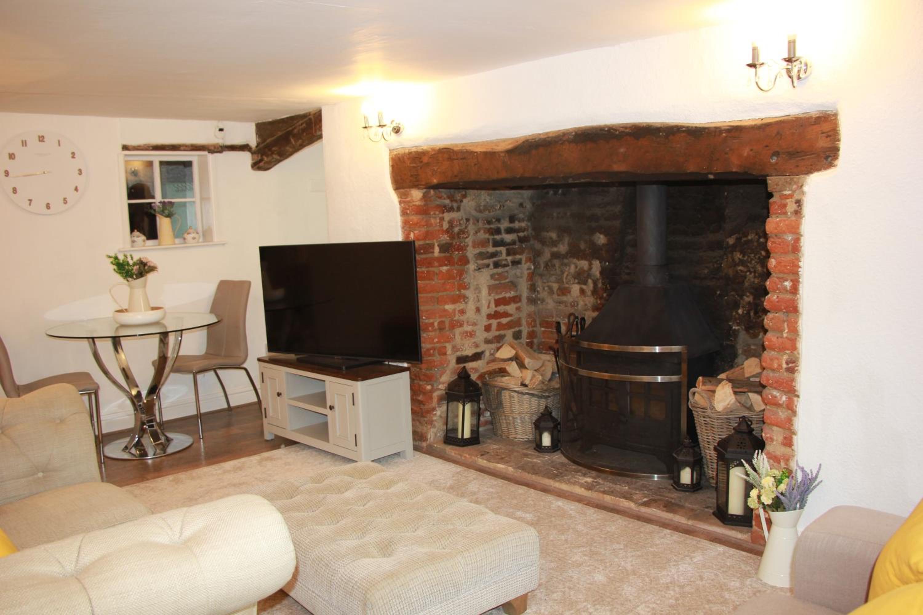Three-Bedroom House - Photo 10