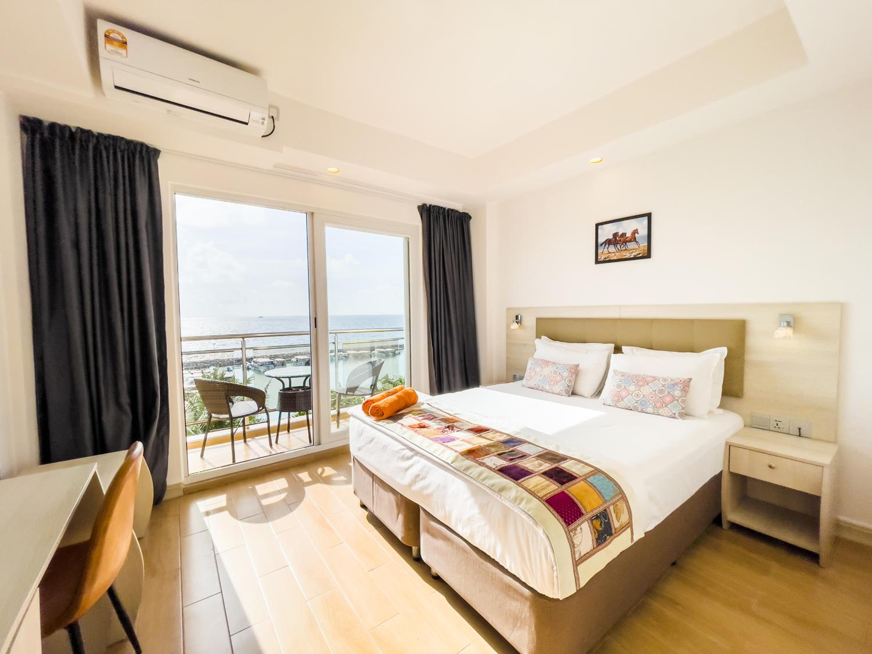 Deluxe Double Room with Balcony and Sea View