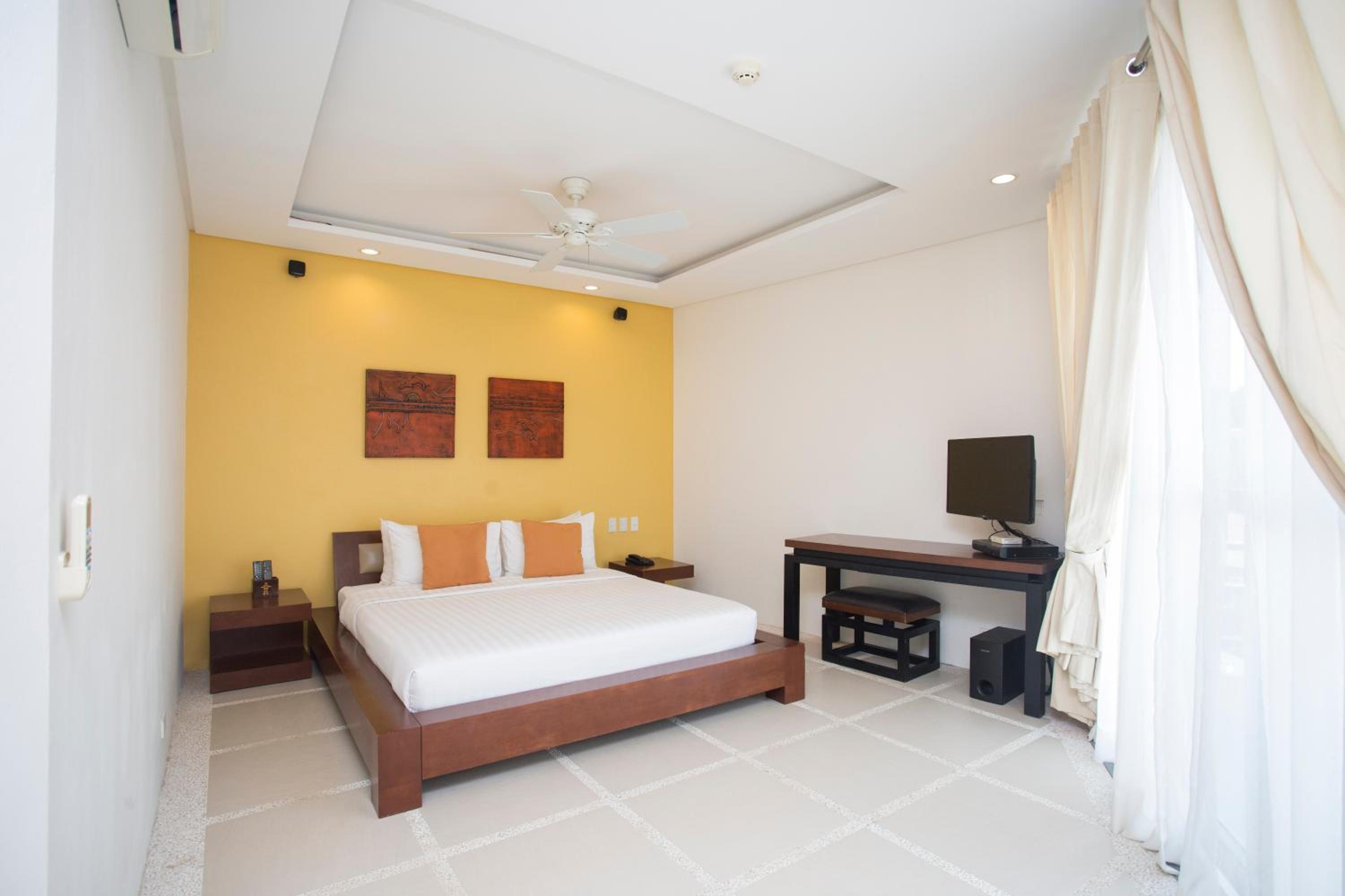2 Bedroom Family Suite with Jacuzzi - Photo 5