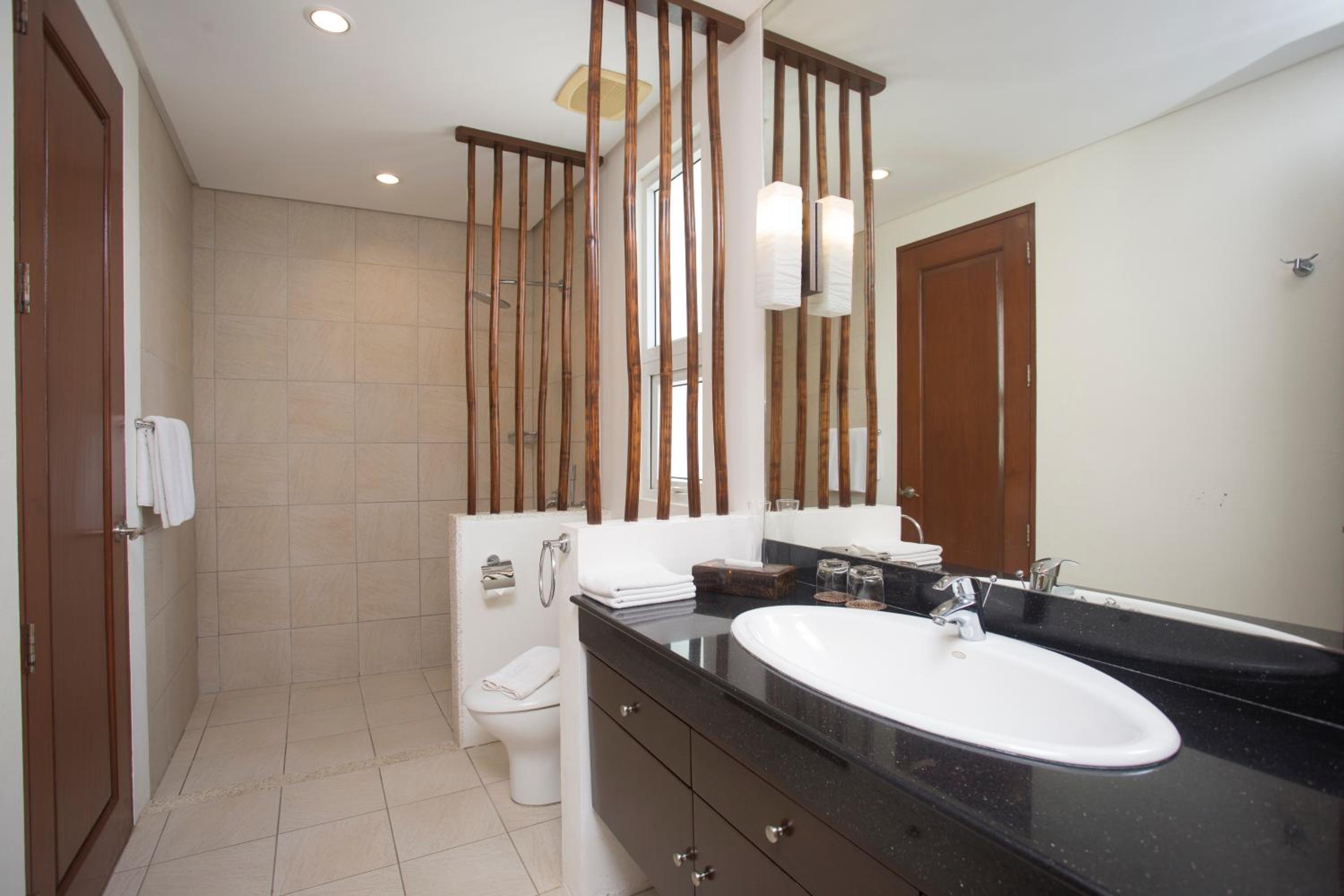 2 Bedroom Family Suite with Jacuzzi - Photo 9