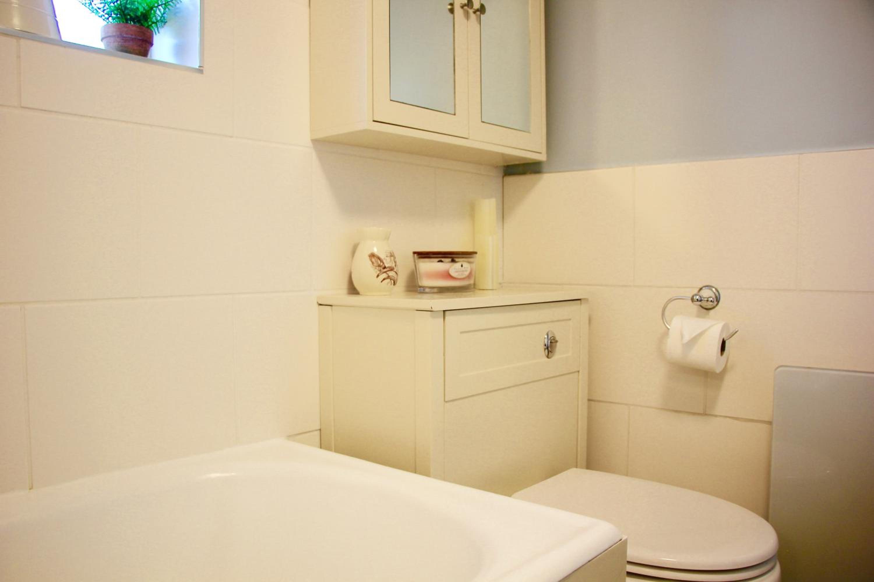Three-Bedroom House - Photo 18