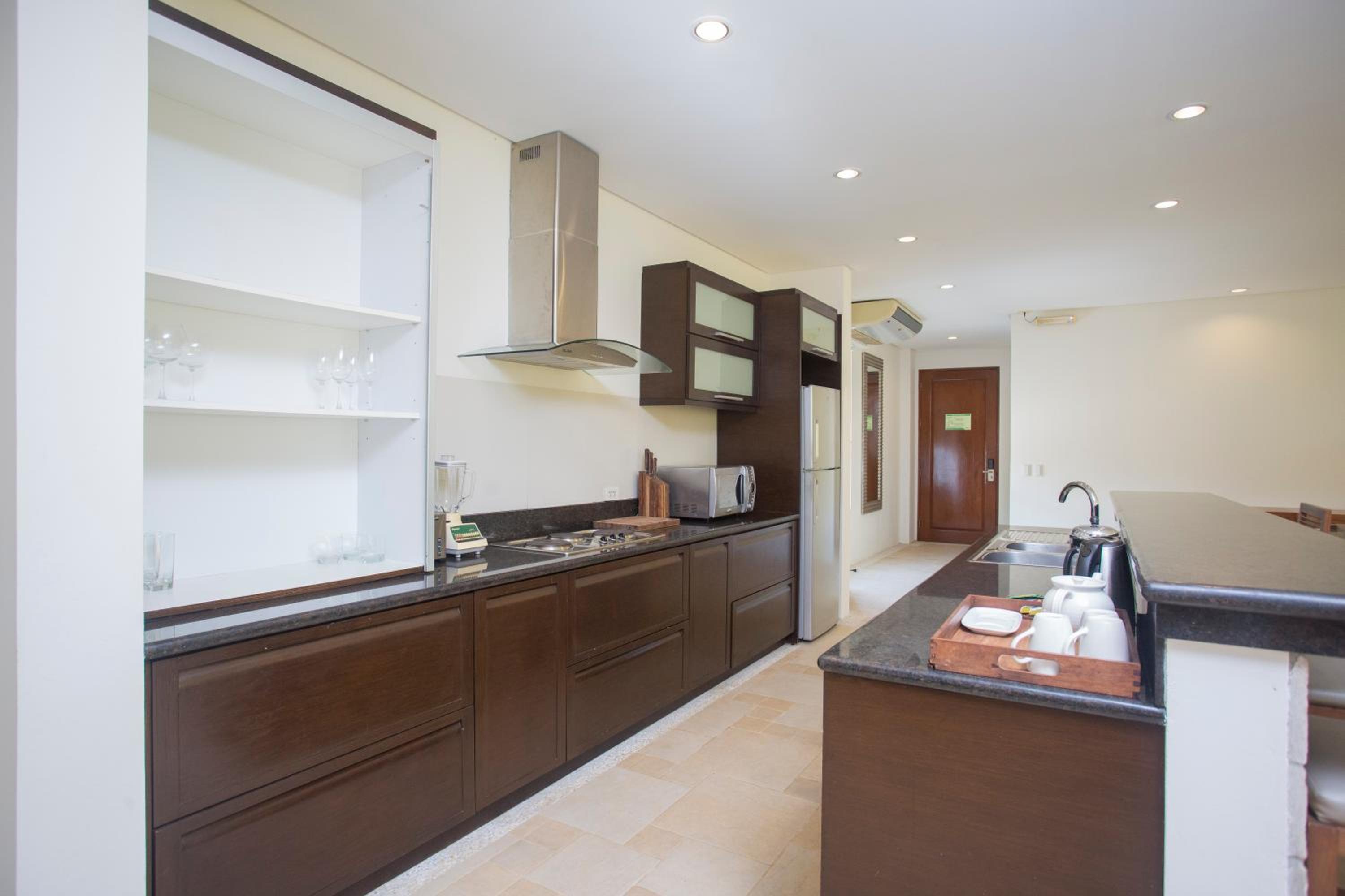 2 Bedroom Family Suite with Jacuzzi - Photo 4