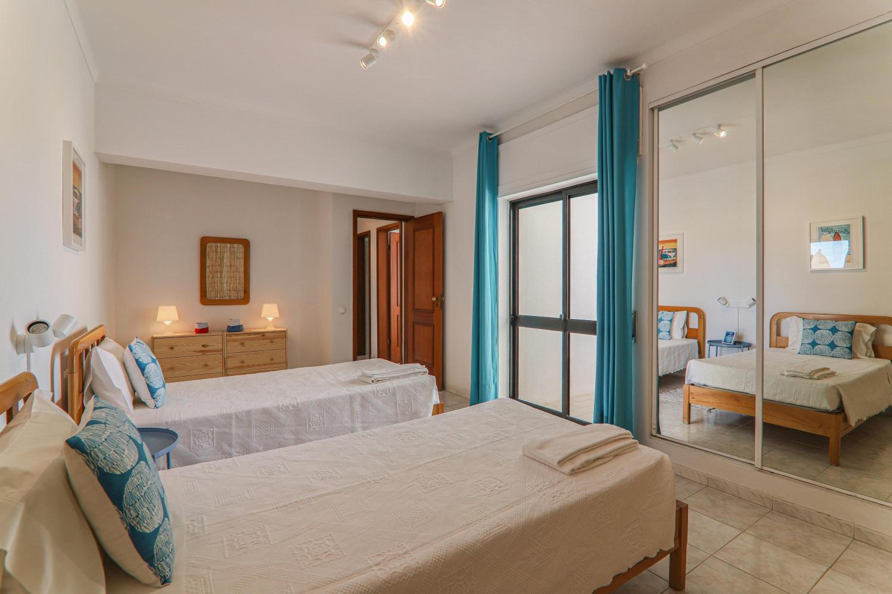 Two-Bedroom Deluxe Apartment with Ocean View photo 2