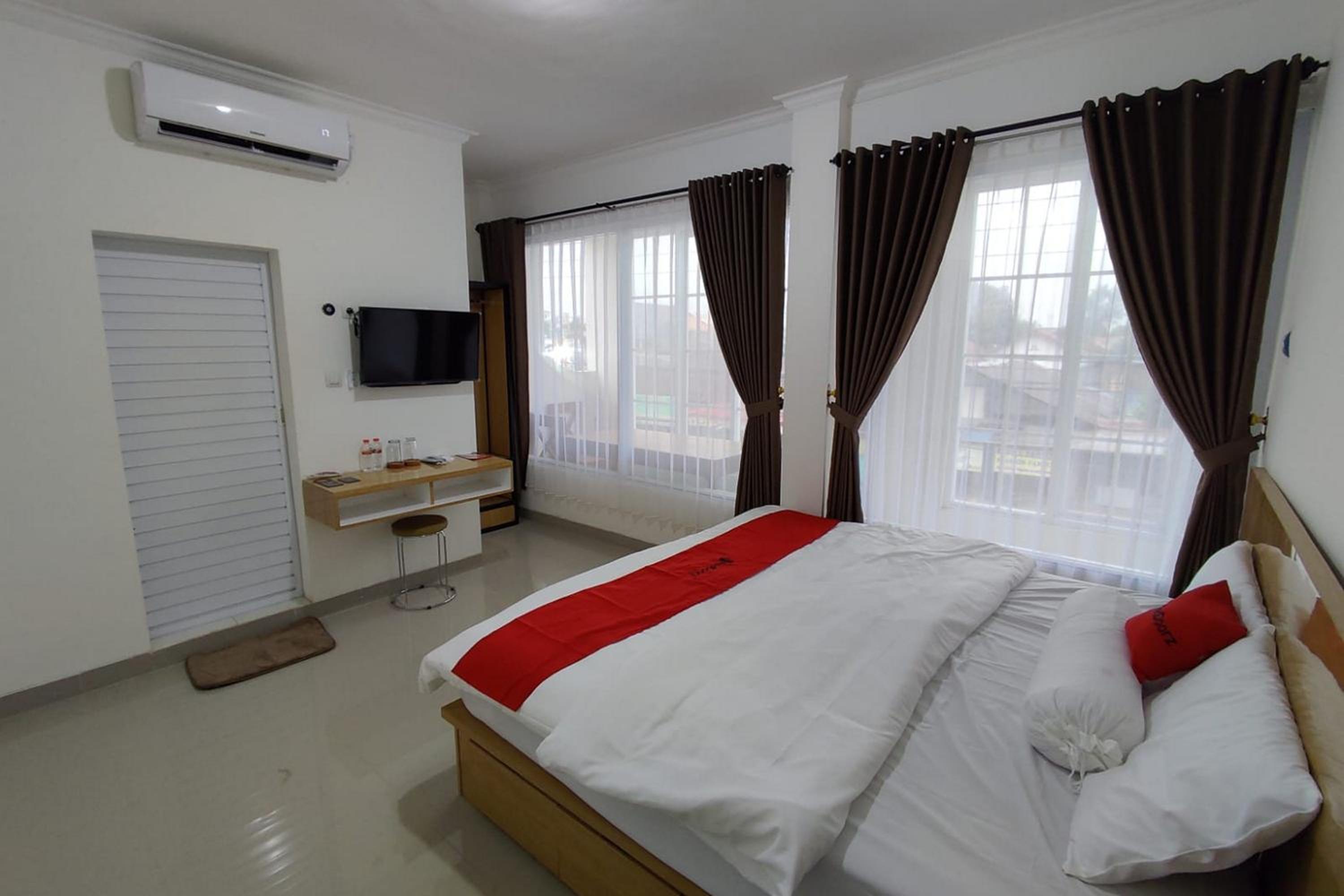 Deluxe Room - Photo 3
