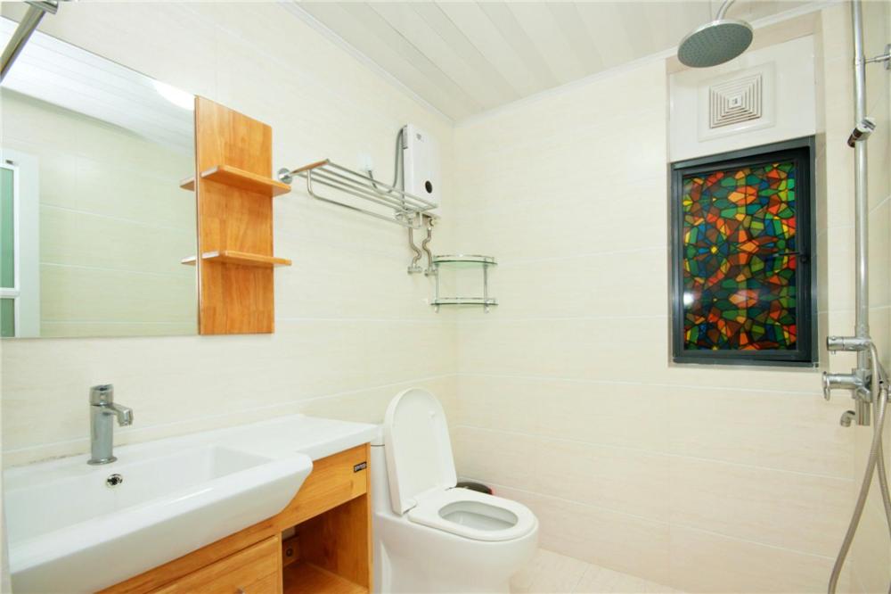 One-Bedroom Apartment with Ocean View - Photo 3