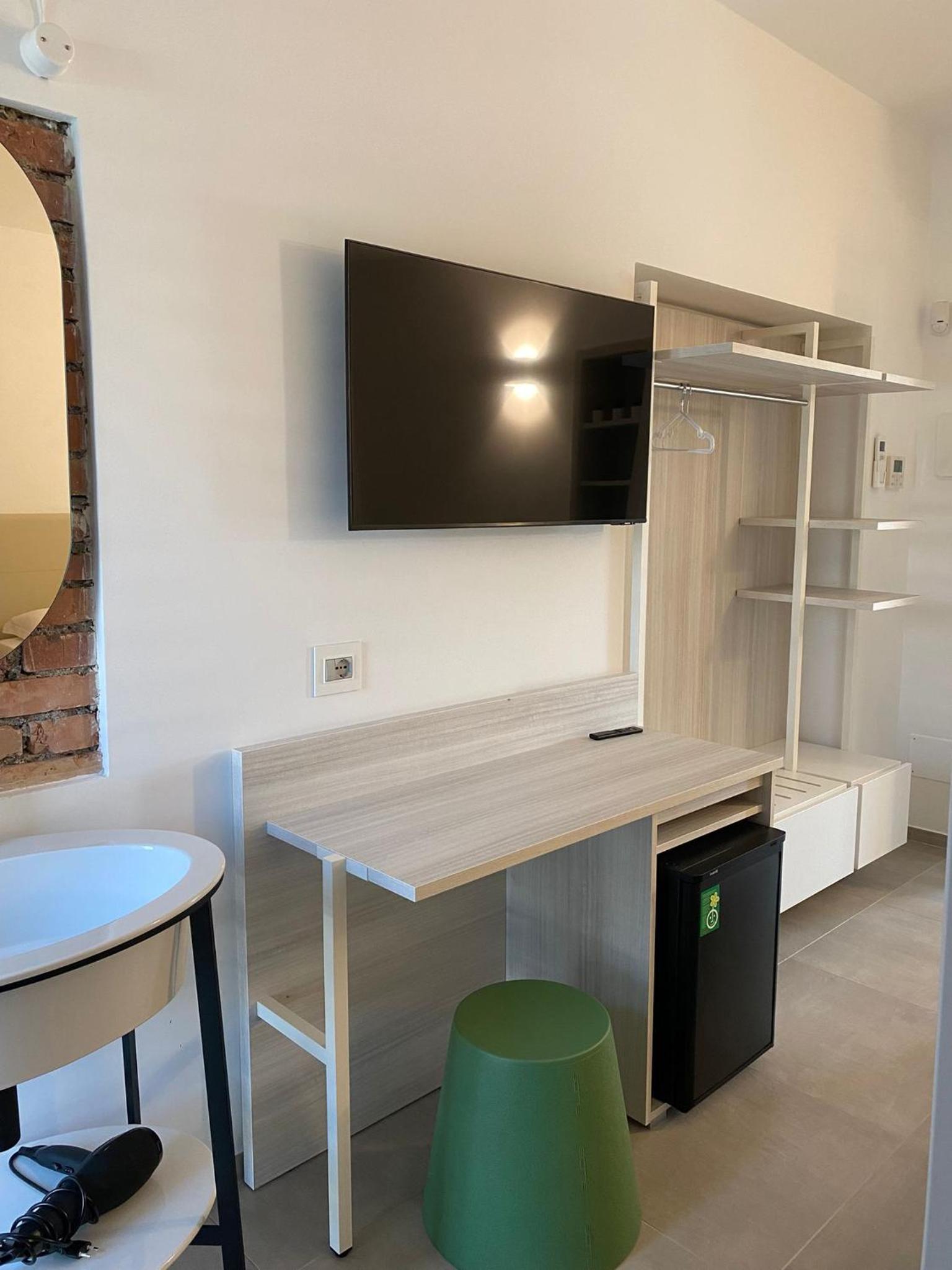 Double Room with Private Bathroom - Photo 1