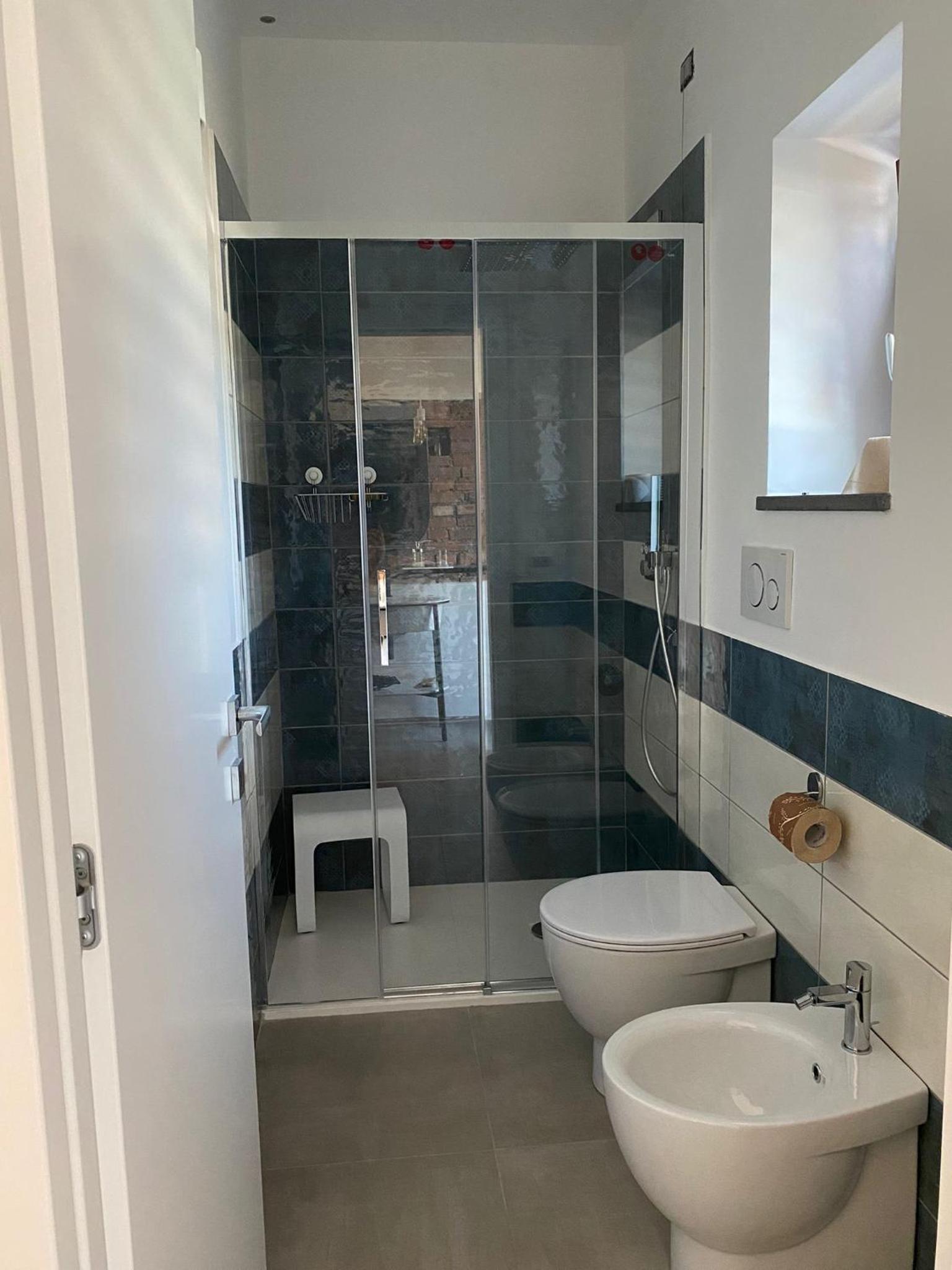 Double Room with Private Bathroom - Photo 4