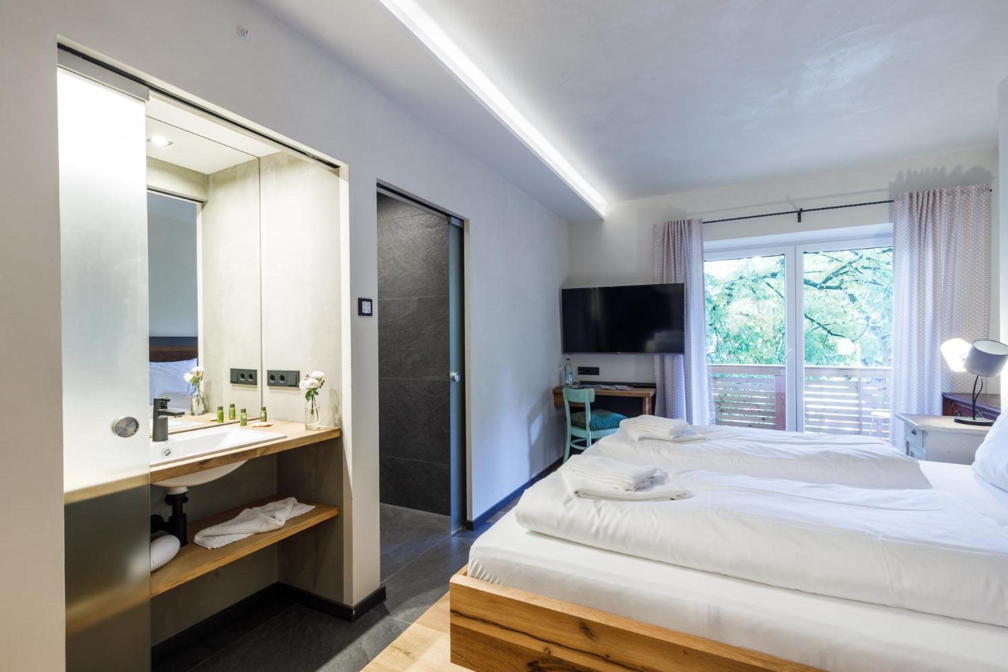 Double Room with Balcony photo 2
