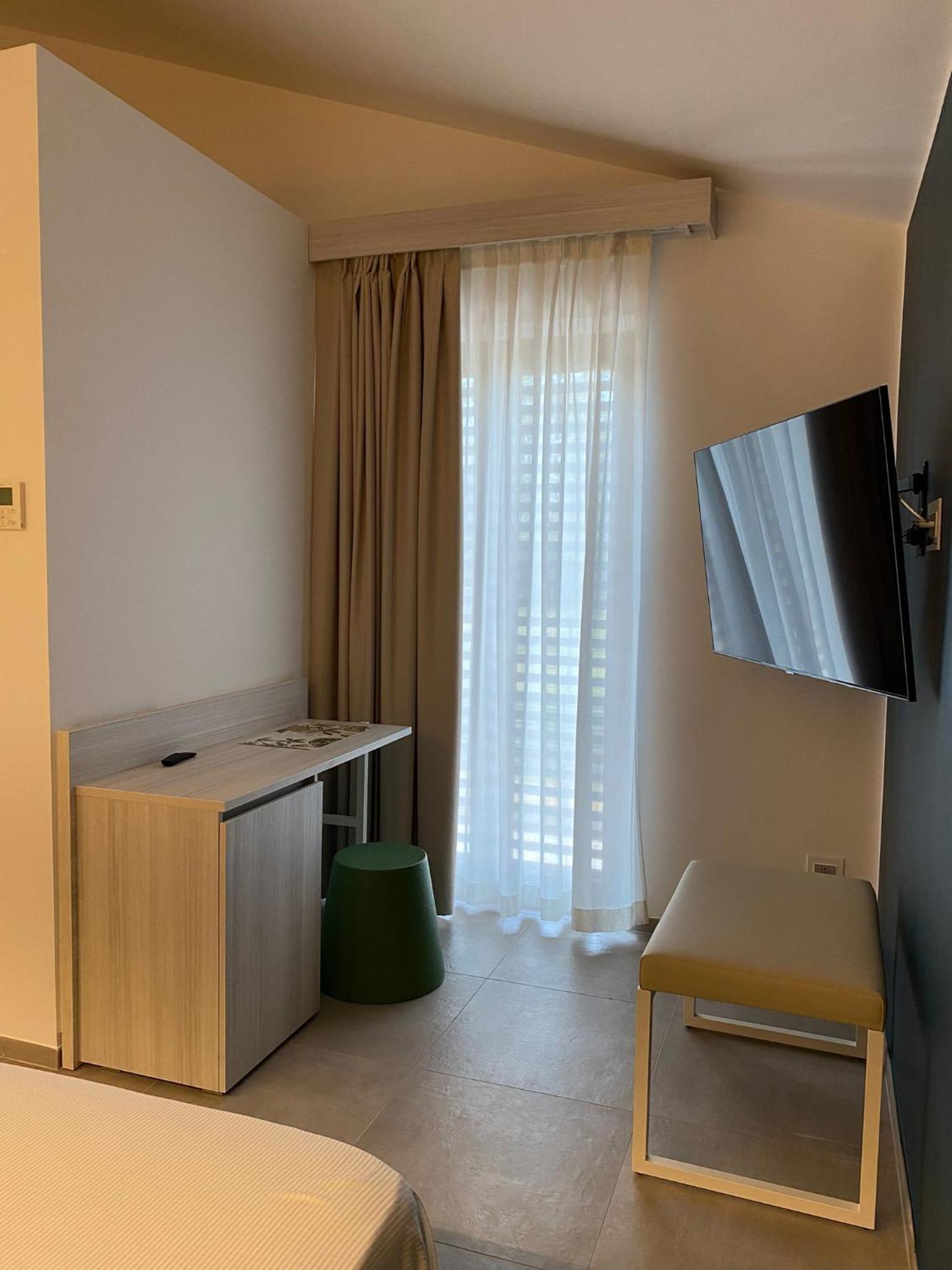 Deluxe Room (2 Adults + 1 Child) photo 3