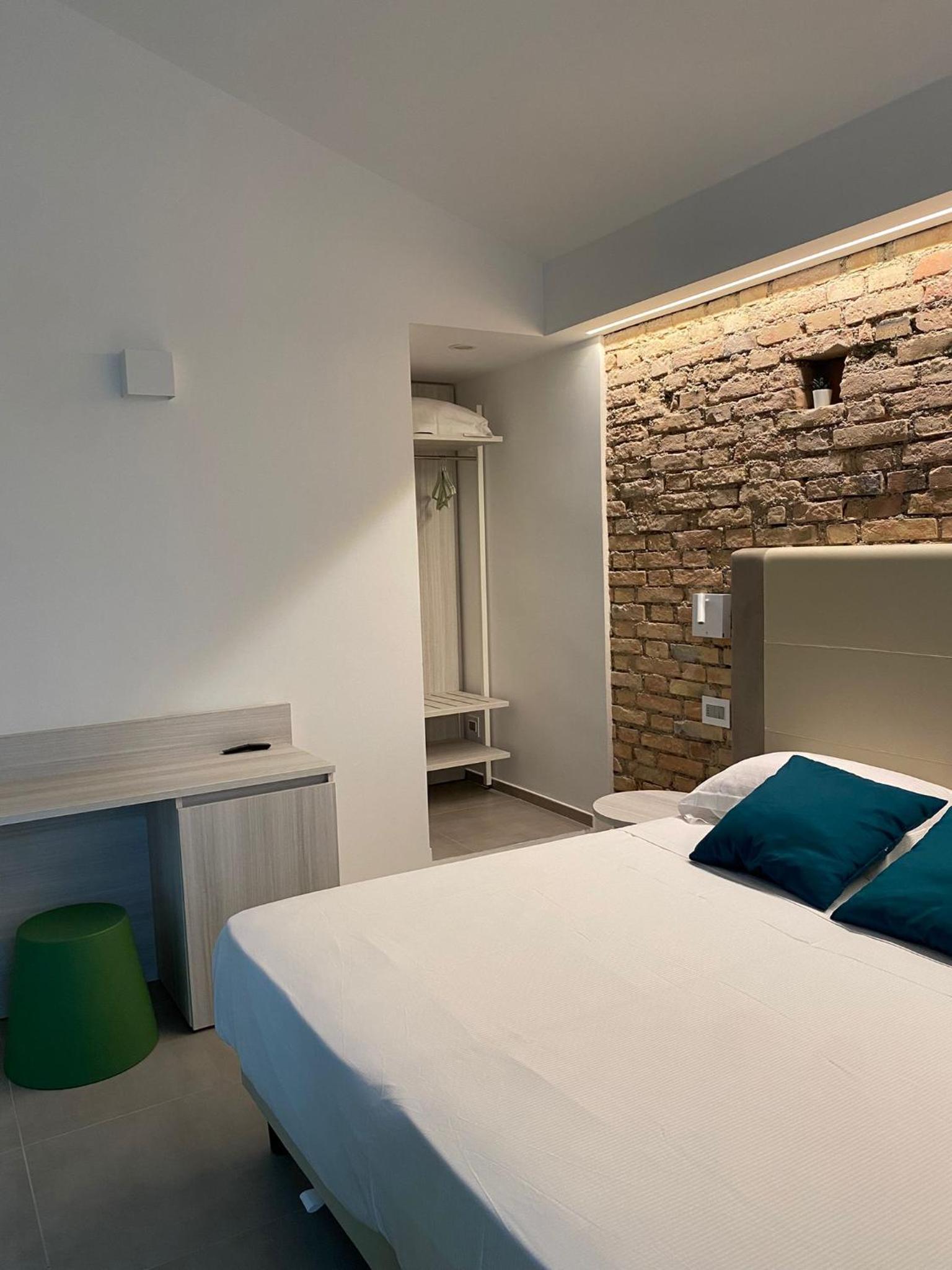 Large Double Room photo 2