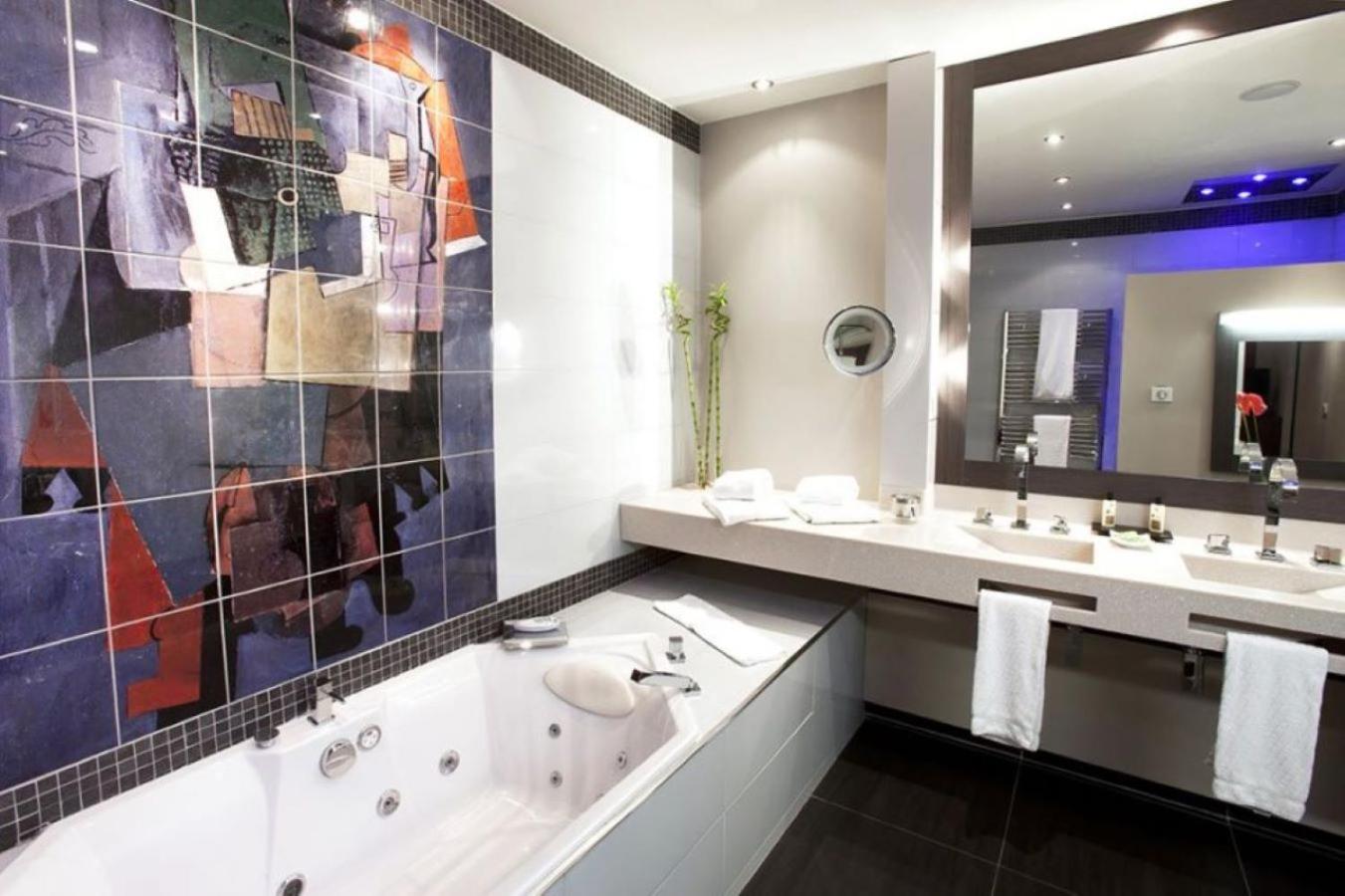 Suite - Photo 3