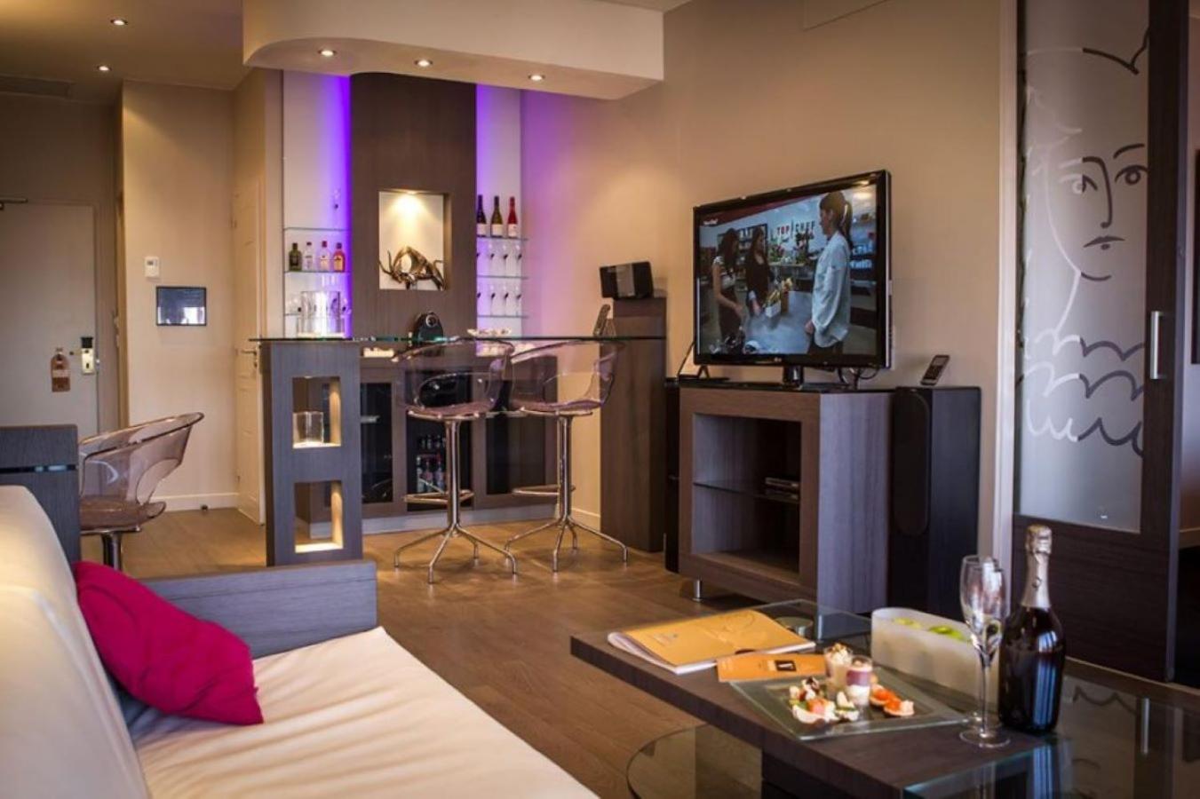 Suite - Photo 7