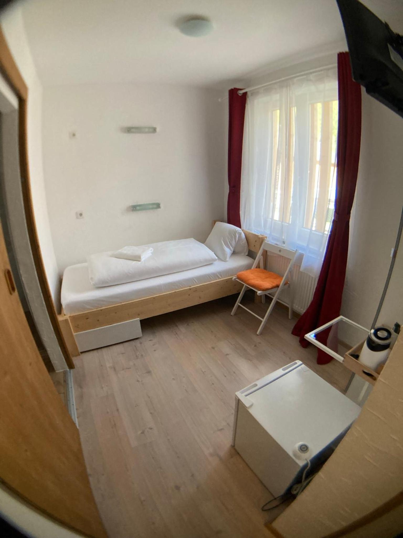 Budget Single Room photo 2
