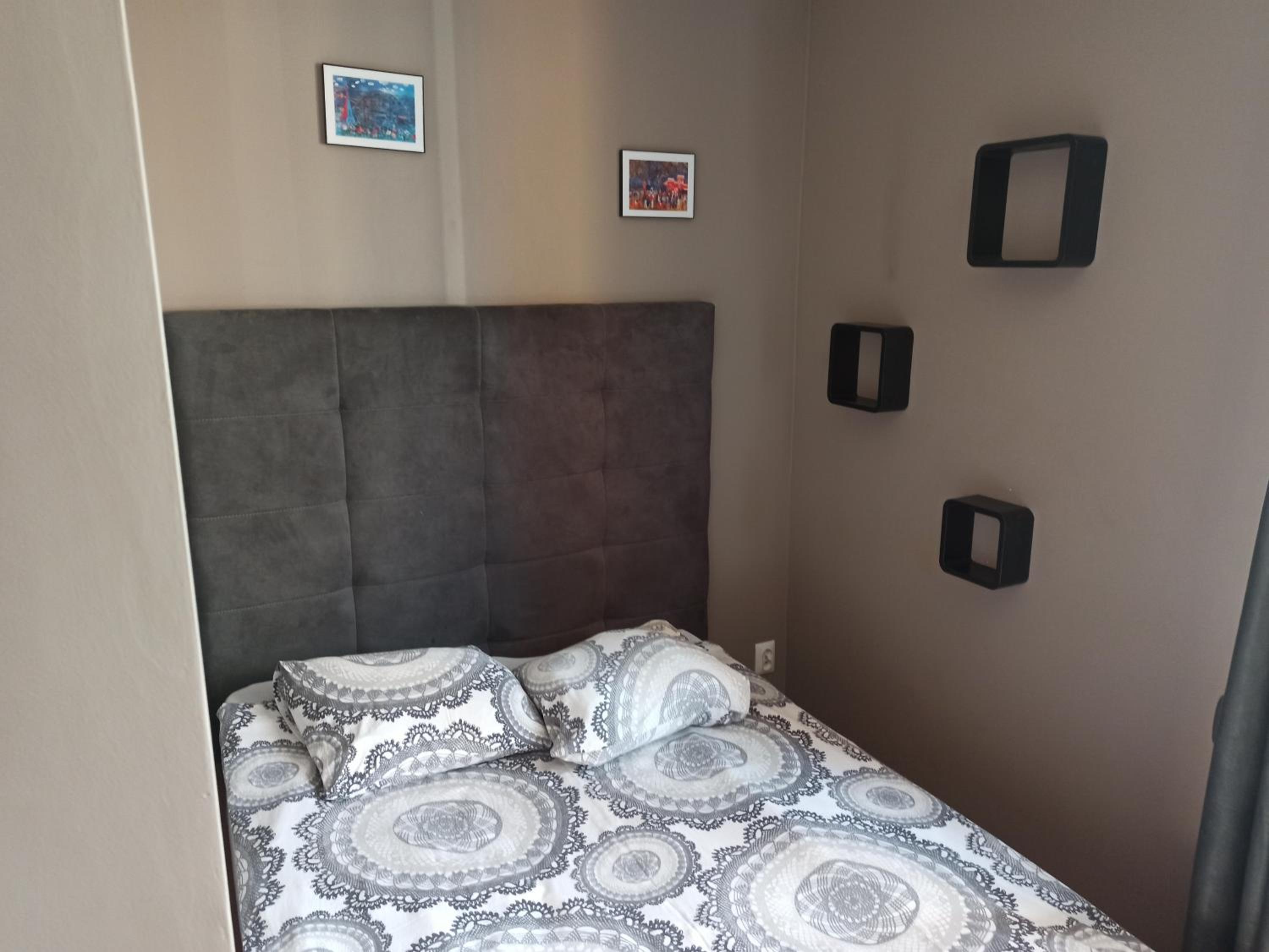 Two-Bedroom Apartment - Photo 5